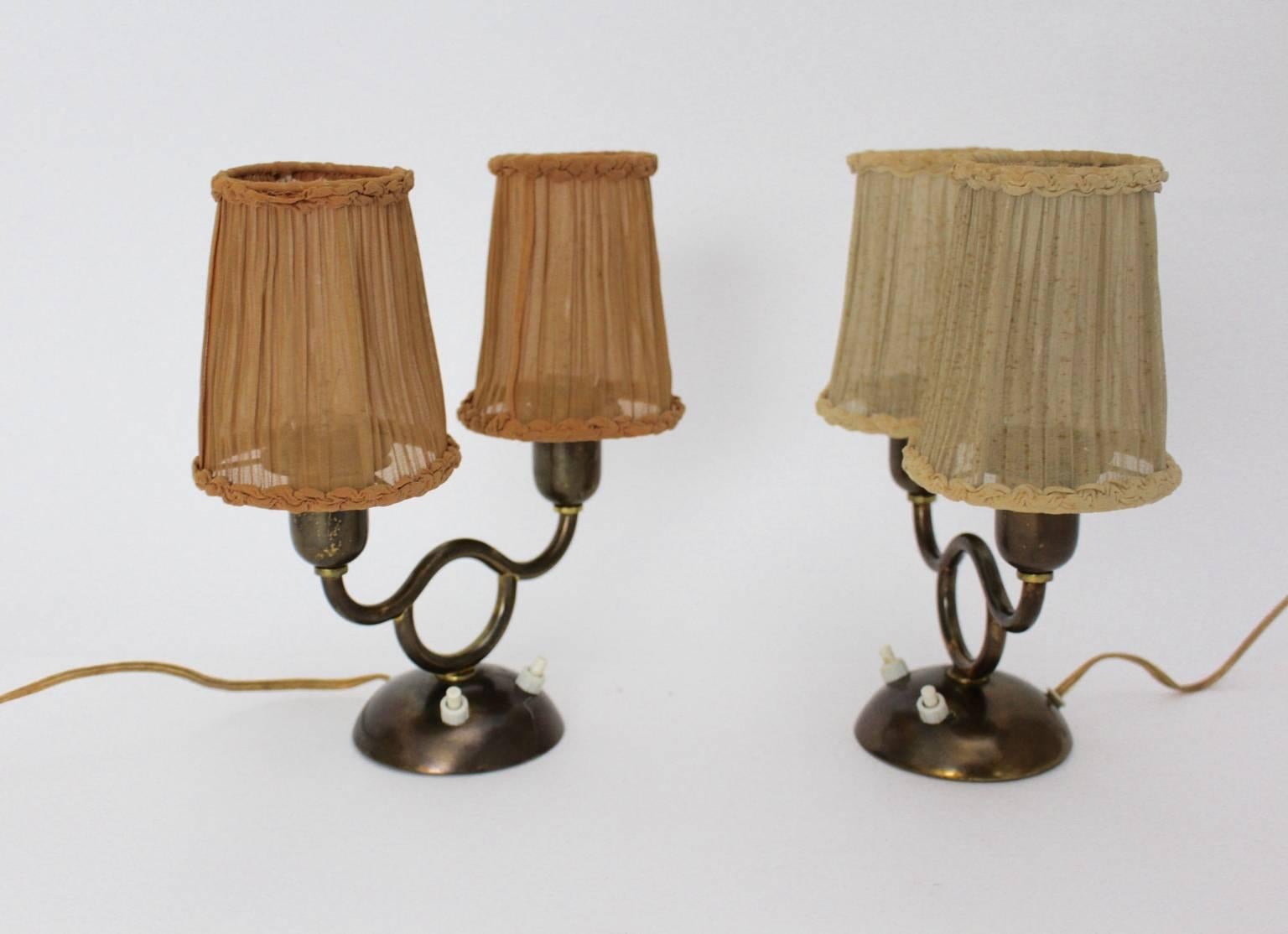 Art Deco Josef Frank vintage table lamps from brass Vienna 1930s.
A rare original brass pair of table lamps or bedside lamps, each with two shades and two switches
The table lamps or bedside lamps show a pleated vintage lamp shade in earthen