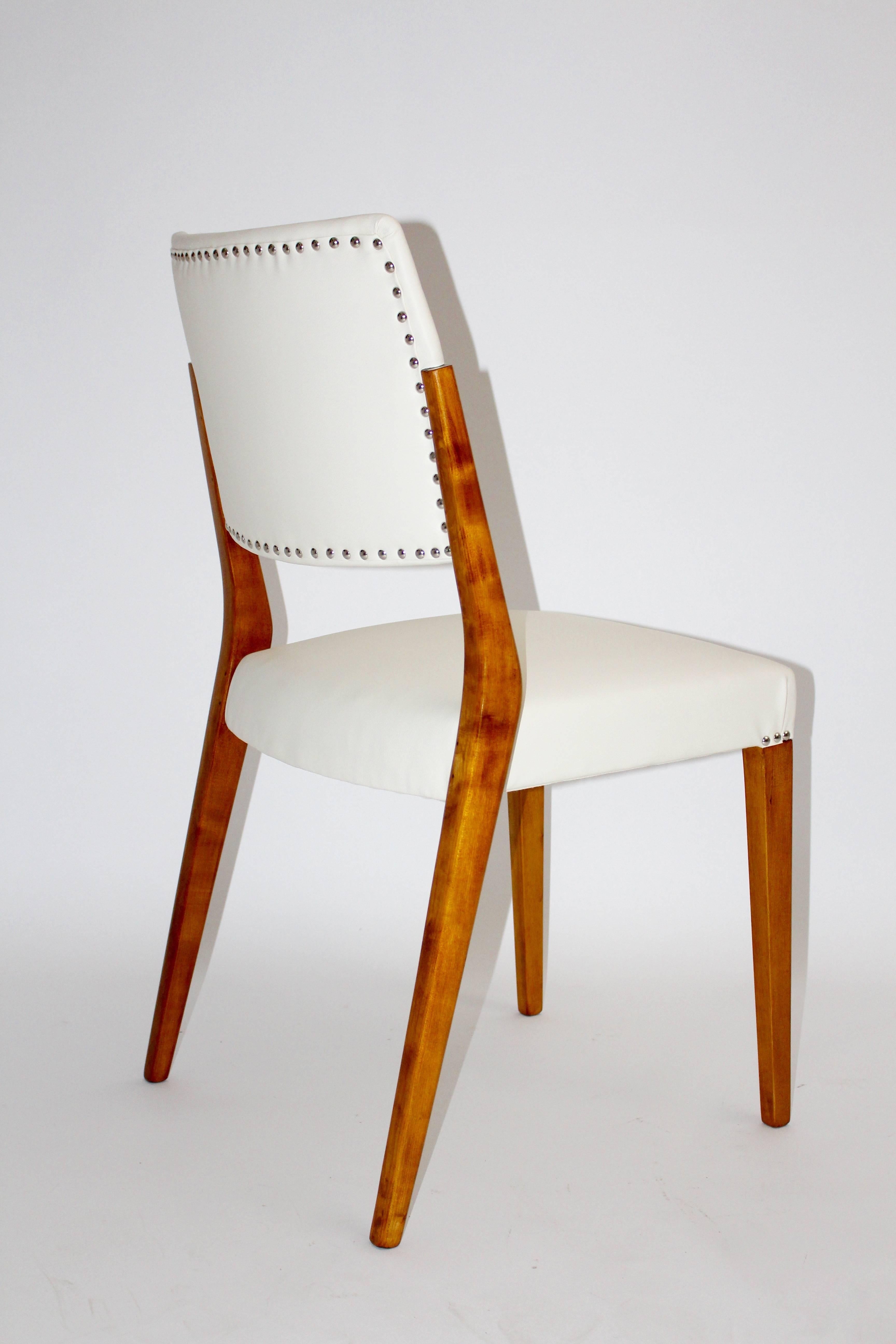 Mid Century Modern vintage chair or side chair, which was designed by the Austrian Architect Karl Schwanzer (1918-1975) and produced by Thonet Mundus (labeled).
This beautiful chair shows a frame from hand-polished maple tree, while the seat and