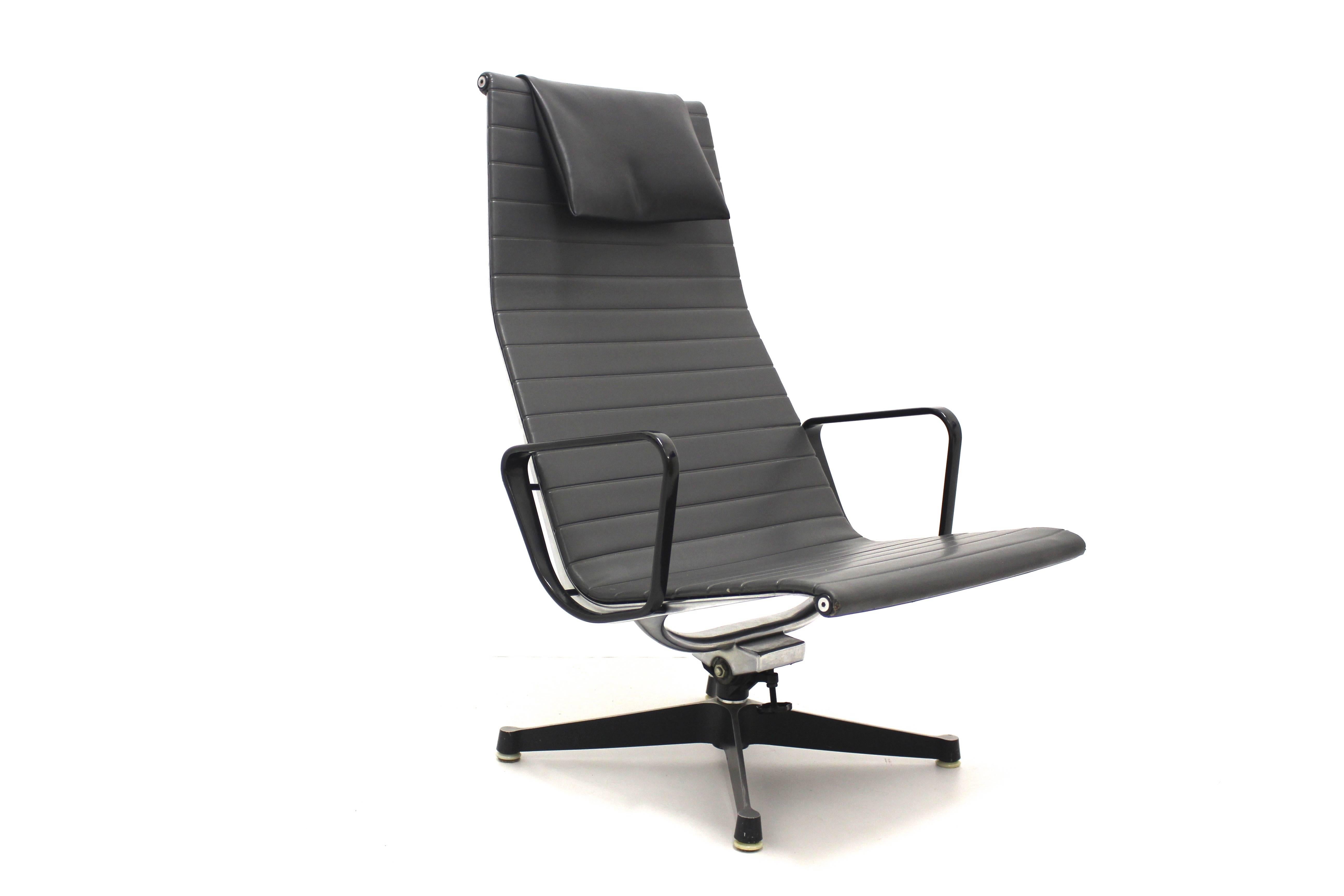 Mid Century Modern vintage office chair or desk chair EA 124 by Charles & Ray Eames, which features swiveling positions.
The chair rotates and show rocker function and swiveling positions with the back seat. It allows to swing softly.
The frame is