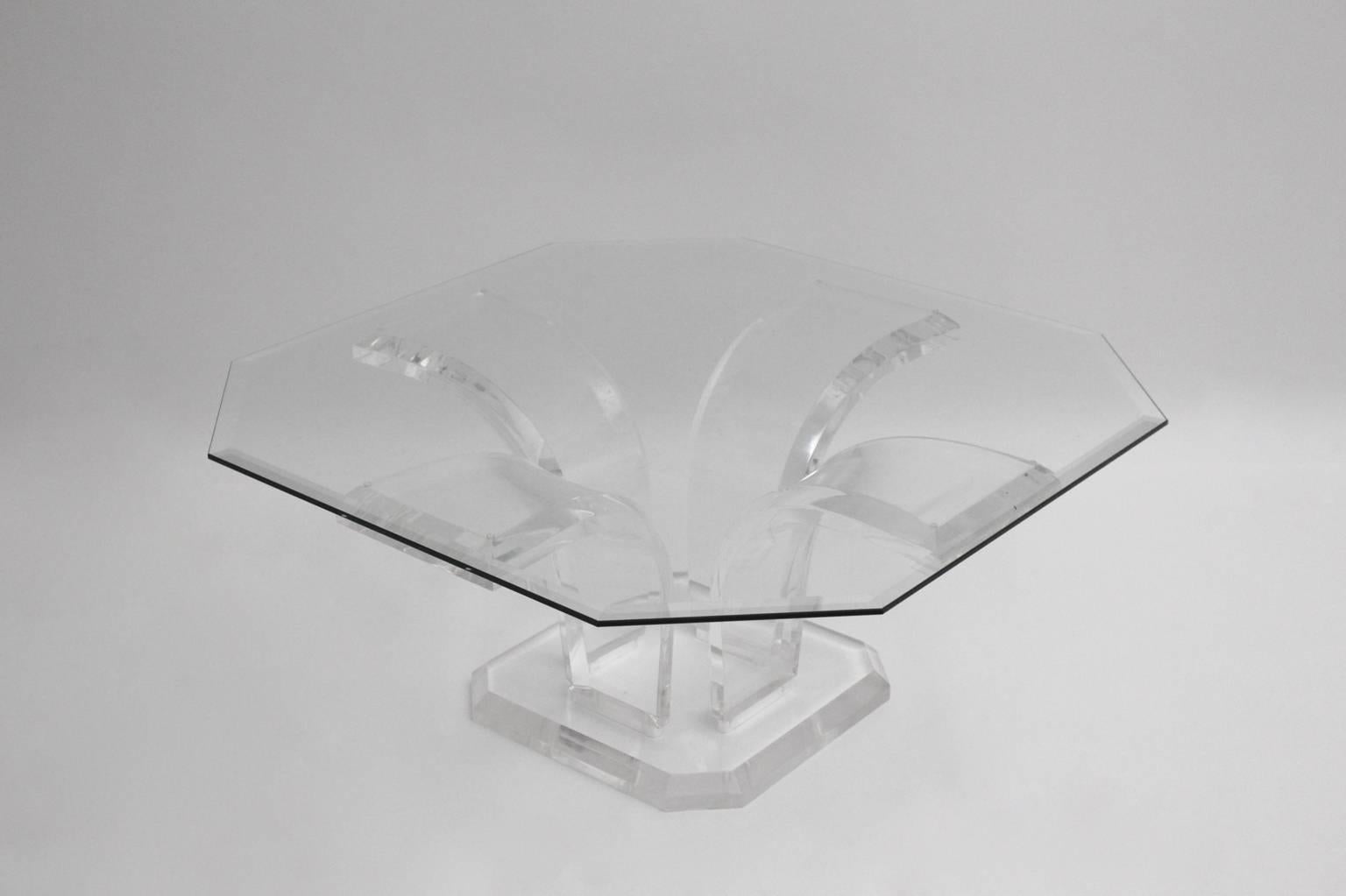 Mid Century Modern clear lucite coffee table or sofa table base with an octagonal shaped glass top, which features cut edges.
The base has five separable parts and the top rests on the frame.
Very elegant furniture in very good condition
Glass