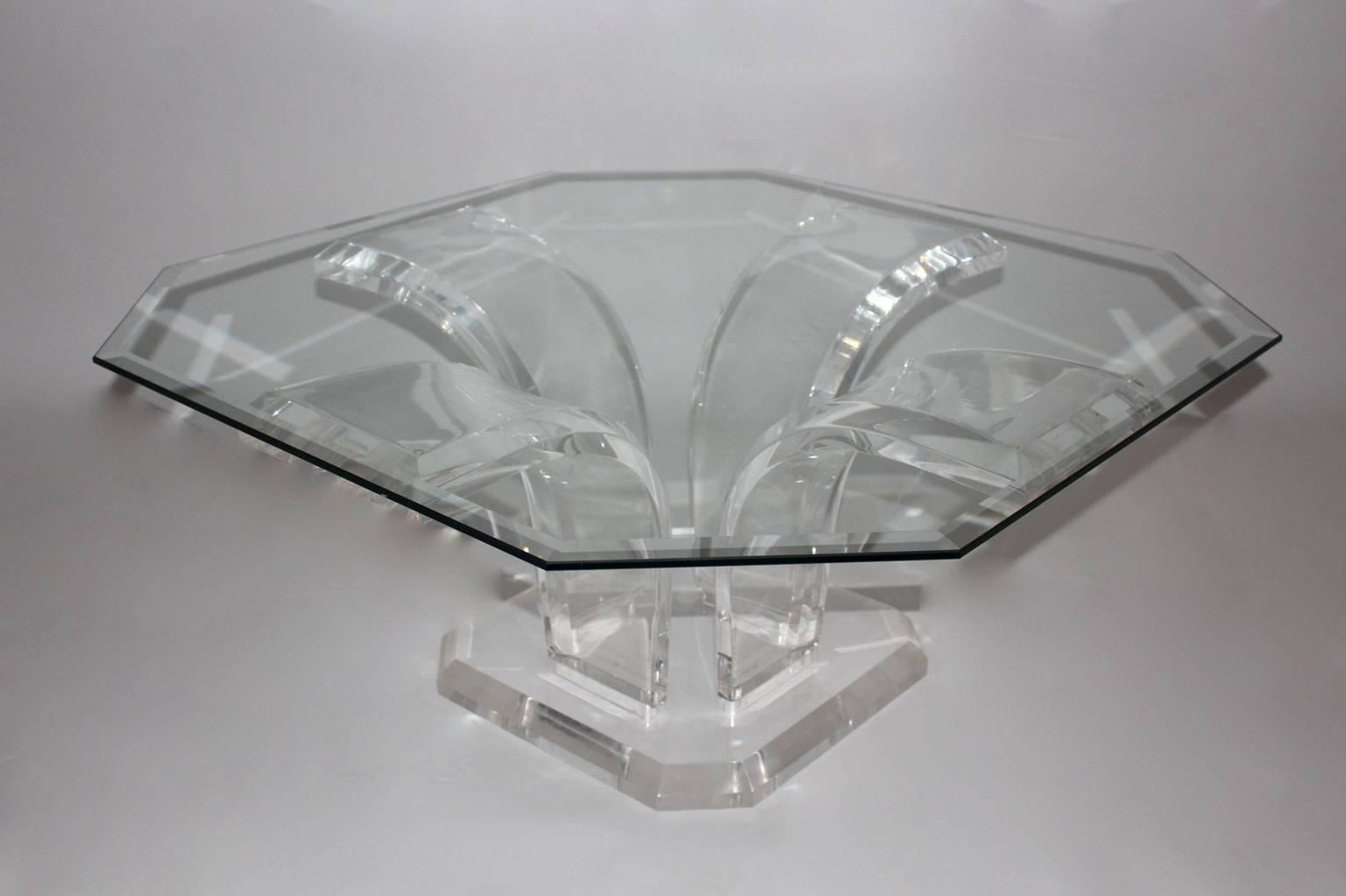 Fin du 20e siècle Table basse ou table de canapé en verre transparent en lucite mi-siècle moderne, vers 1970 en vente