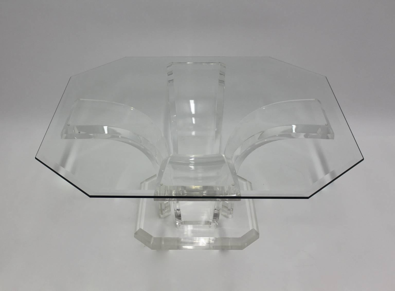 Table basse ou table de canapé en verre transparent en lucite mi-siècle moderne, vers 1970 en vente 3