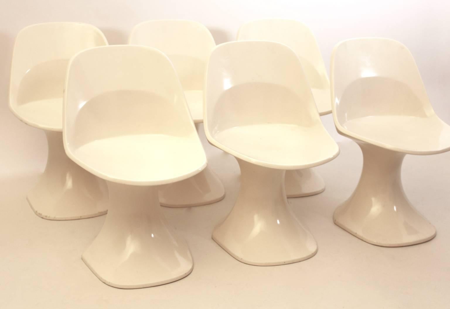 Finnish Space Age Sculptural White Fiberglass Plastic Dining Room Set Finland 1970s For Sale