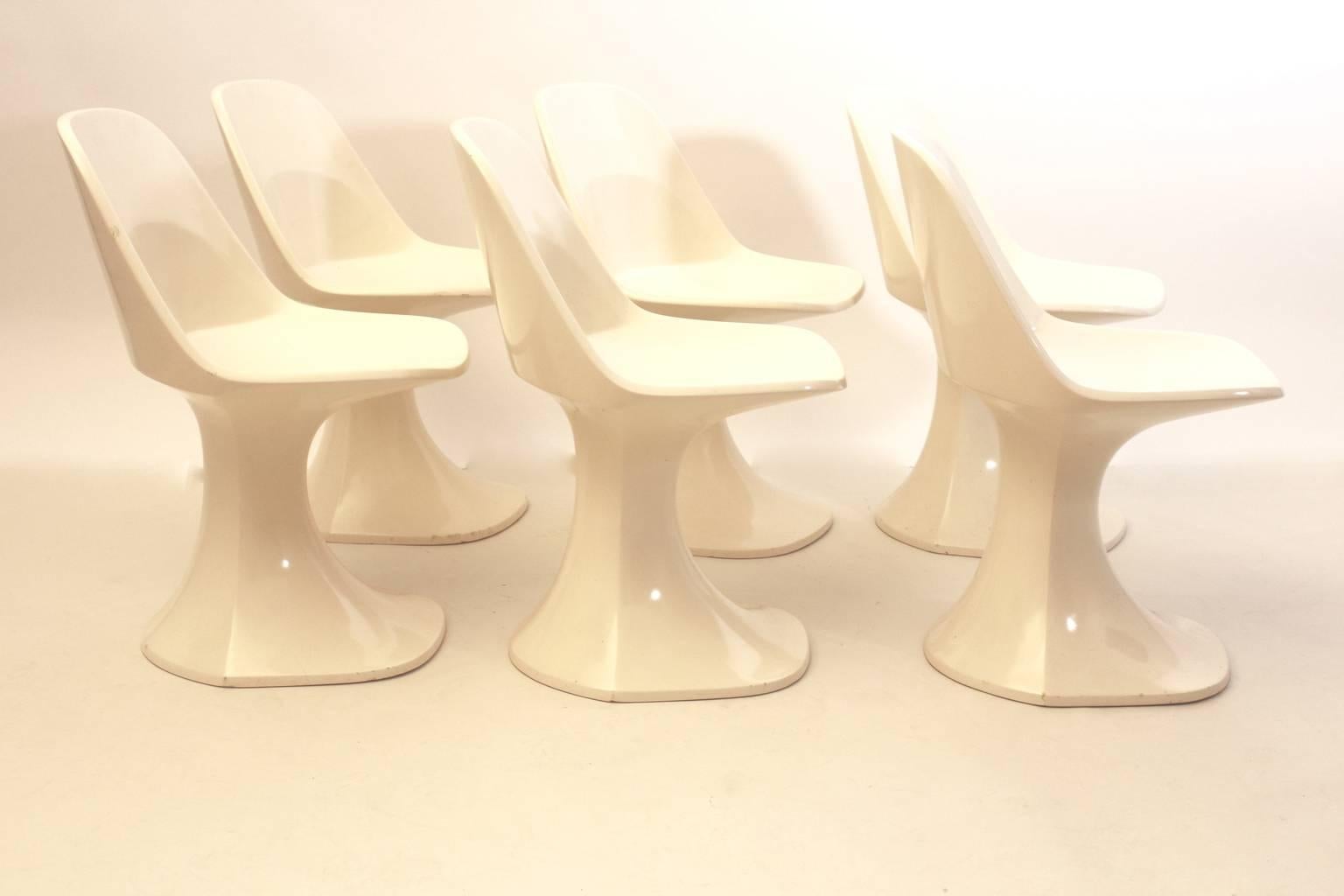 Space Age Sculptural White Fiberglass Plastic Dining Room Set Finland 1970s In Good Condition For Sale In Vienna, AT