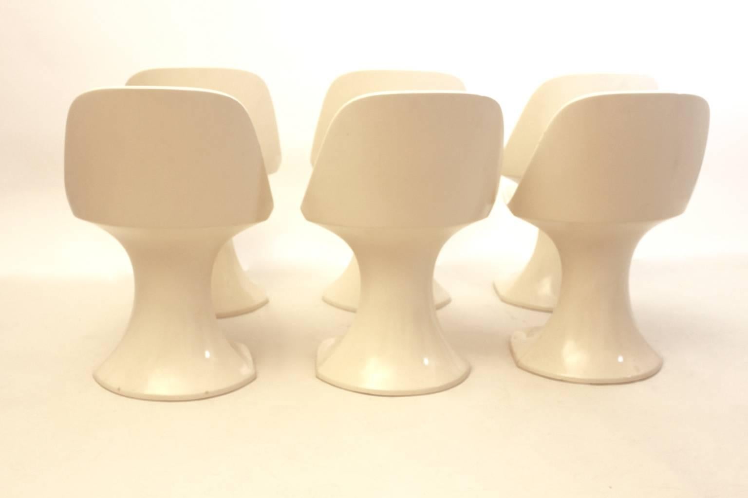 Space Age Sculptural White Fiberglass Plastic Dining Room Set Finland 1970s For Sale 1