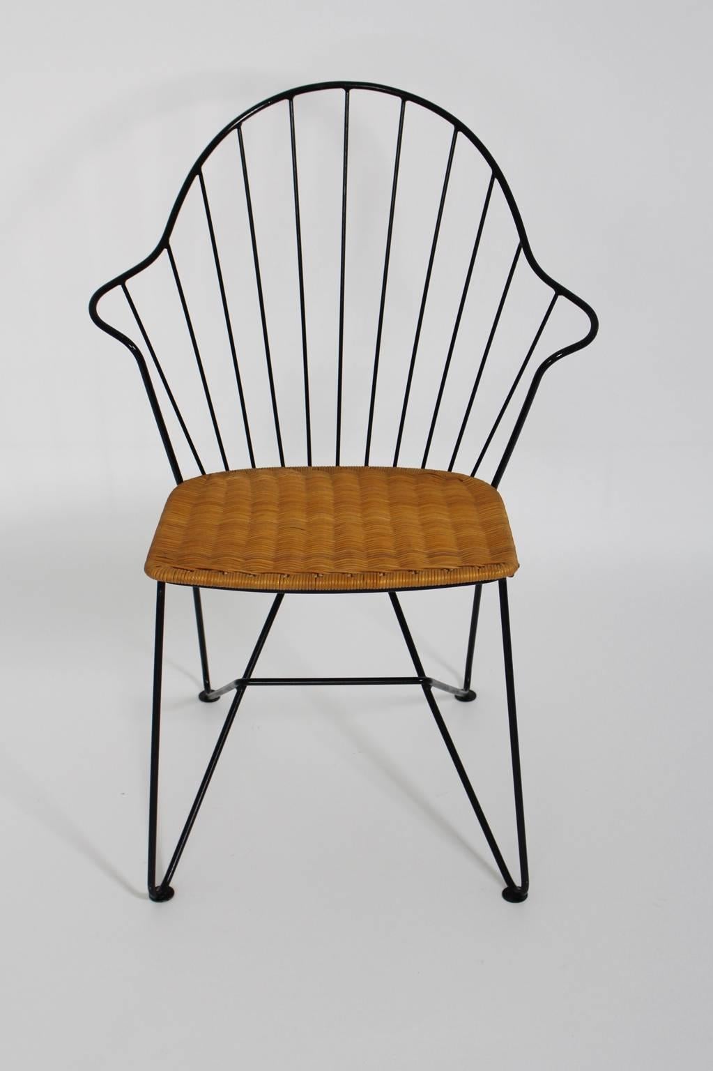 Astoria chair by V. Moedlhammer, circa 1955.
Executed by Sonett, Karl Fostel Sen. Erben.

Wire steel chair, wicker seat, excellent original condition.

Lit: Möbeldesign der 50er Jahre, Eva B. Ottilinger, Boehlau Verlag, p. 138.