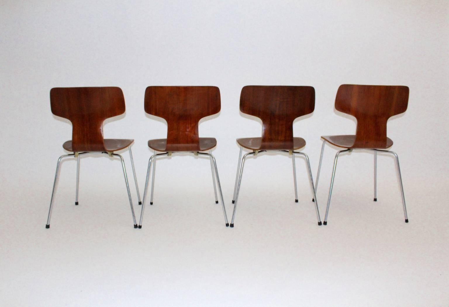 Mid Century Modern Vintage Teak Chairs by Arne JacobsenDenmark for Fritz Hansen  In Good Condition For Sale In Vienna, AT