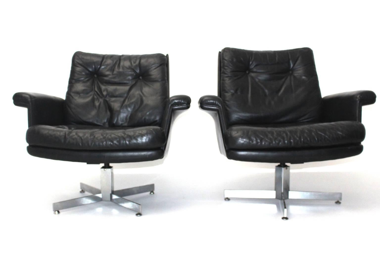 Scandinavian Modern vintage lounge chairs or club chairs from leather, steel and chromed metal 1960s Denmark by Henry Walter Klein.
The freestanding lounge chairs or club chairs by H.W.Klein 1960s Denmark were designed in the same era like leather