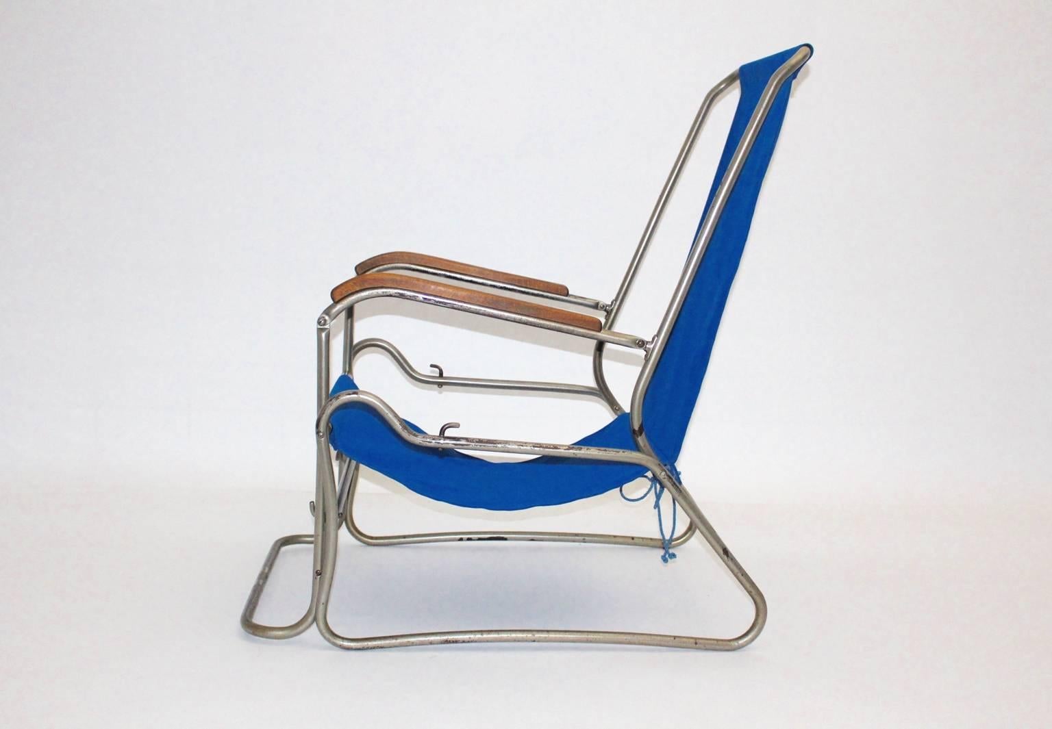 Chromed Vintage Chaise Longue Design attributed to Jean Burkhalter (1895-1984) is a great adjustable chaise longue from the Bauhaus era.
The lounge chair or armchair was made of nickel-plated tube steel and shows partly nickel rests.
The armrests