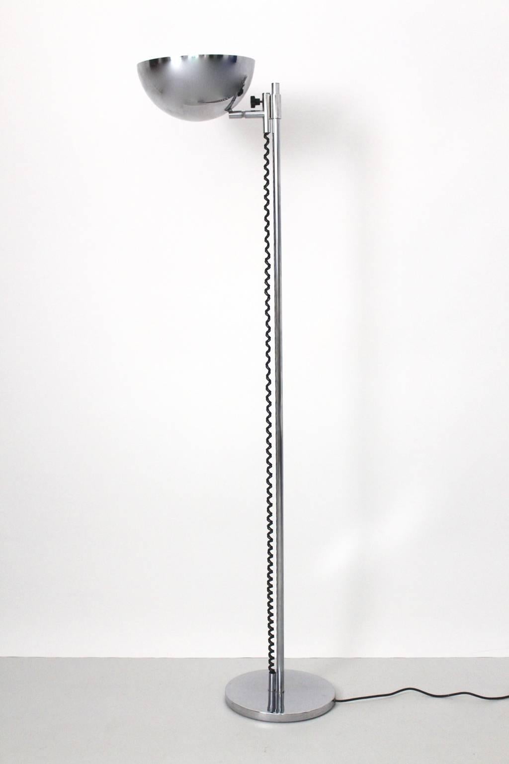 Mid Century Modern Vintage Chromed Metal Floor Lamp, Italy, 1960s In Good Condition For Sale In Vienna, AT