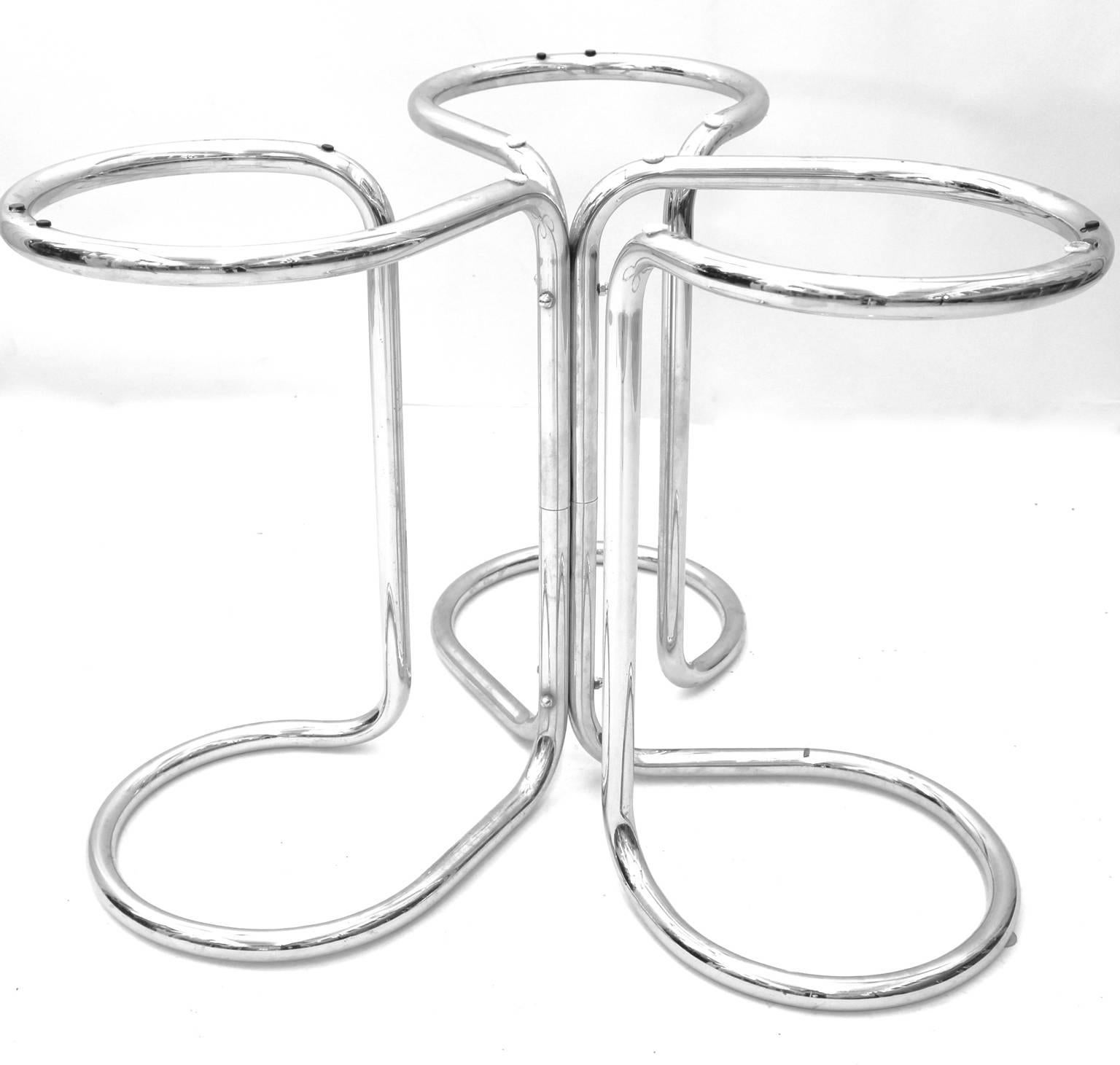 Italiano Tavolo da pranzo vintage A Space Age di Giotto Stoppino, Italia, circa 1970 Metallo e vetro in vendita