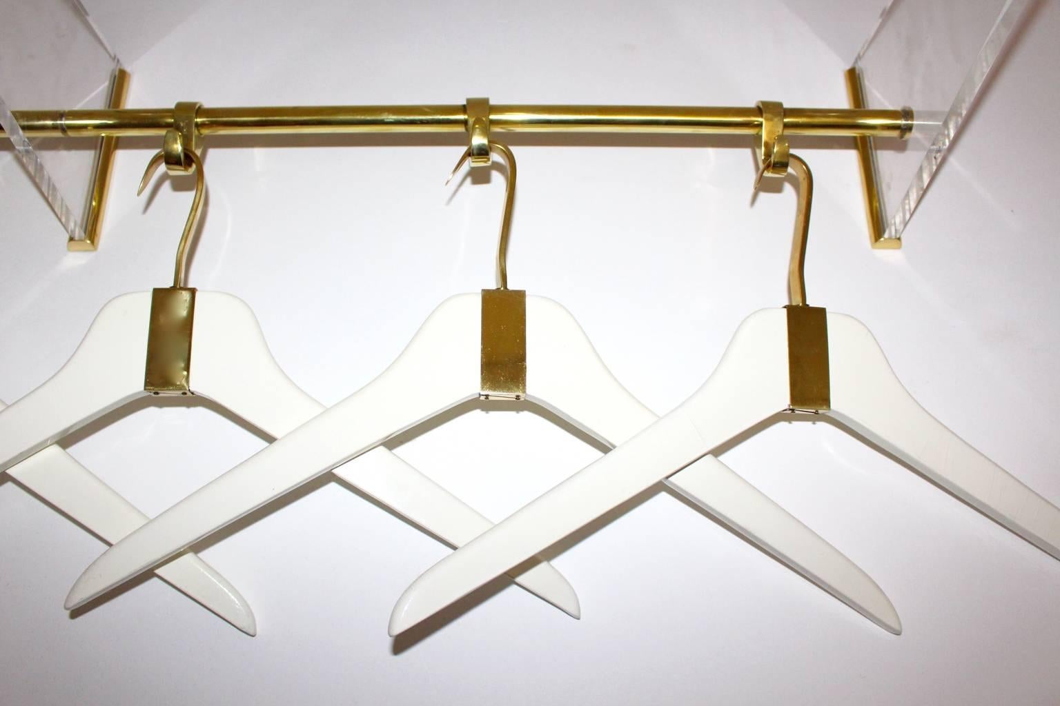 Mid Century Modern Vintage Lucite Brass Wardrobe Six Cloth Hangers, Italy, 1950s In Good Condition For Sale In Vienna, AT