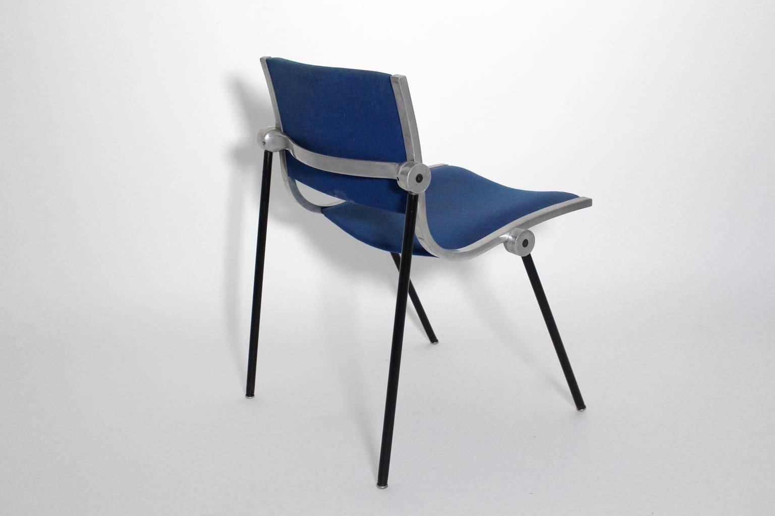 Mid-Century Modern Blauer Aluminium Vintage-Beistellstuhl Vaghi um 1960 Italien (Italienisch) im Angebot