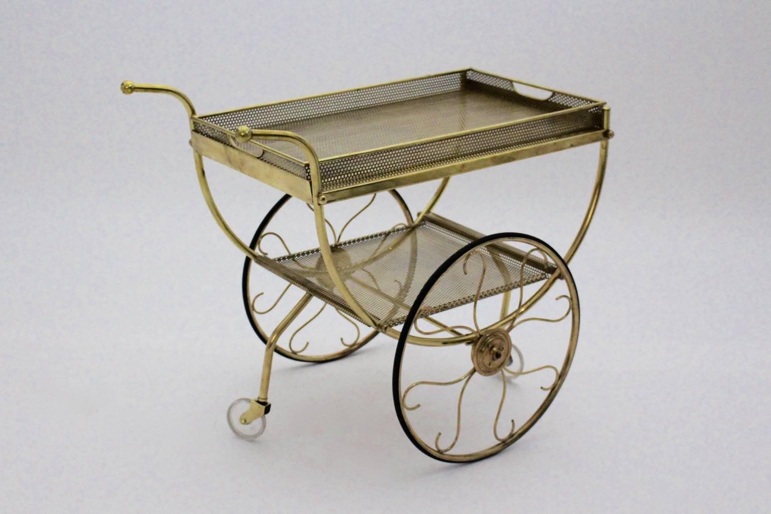 Mid-Century Modern Le chariot de bar en laiton moderne du milieu du siècle Svenskt Tenn de Josef Frank, vers 1960 en vente