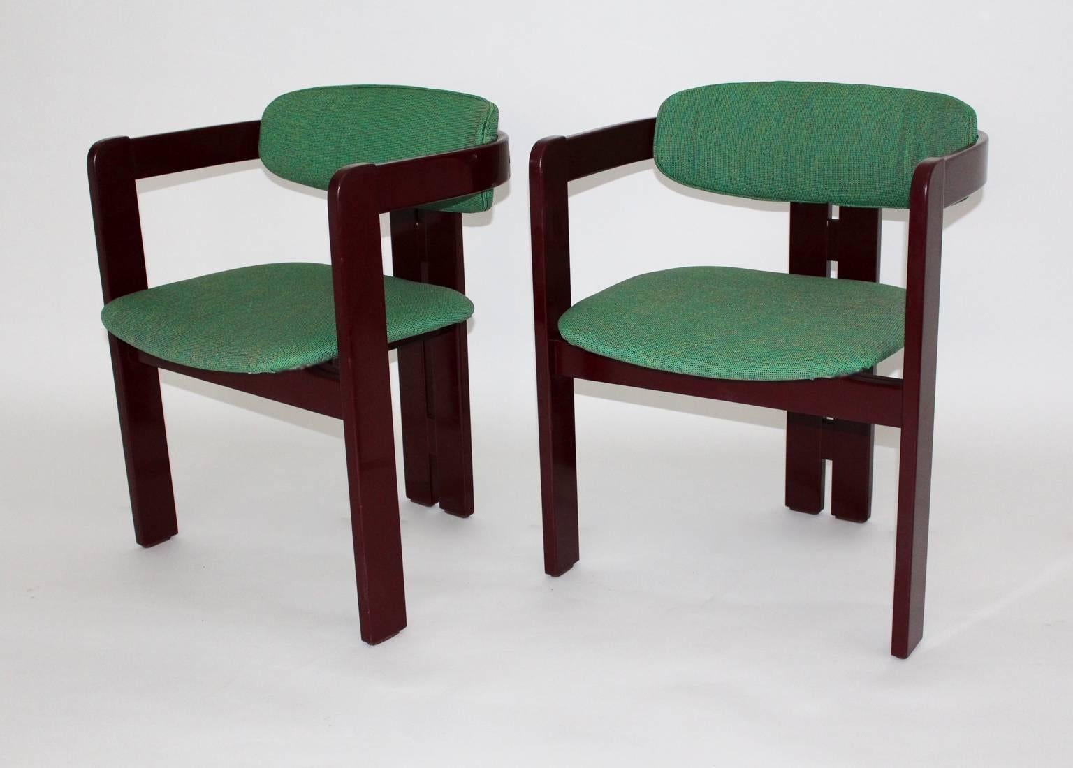 An Italian vintage set of two red lacquered beech dining chairs from the 1970s.
The beechwood frame is red brown lacquered and shows minor signs of age, while the seat and back are new covered with green speckled textil fabric.
So the overall