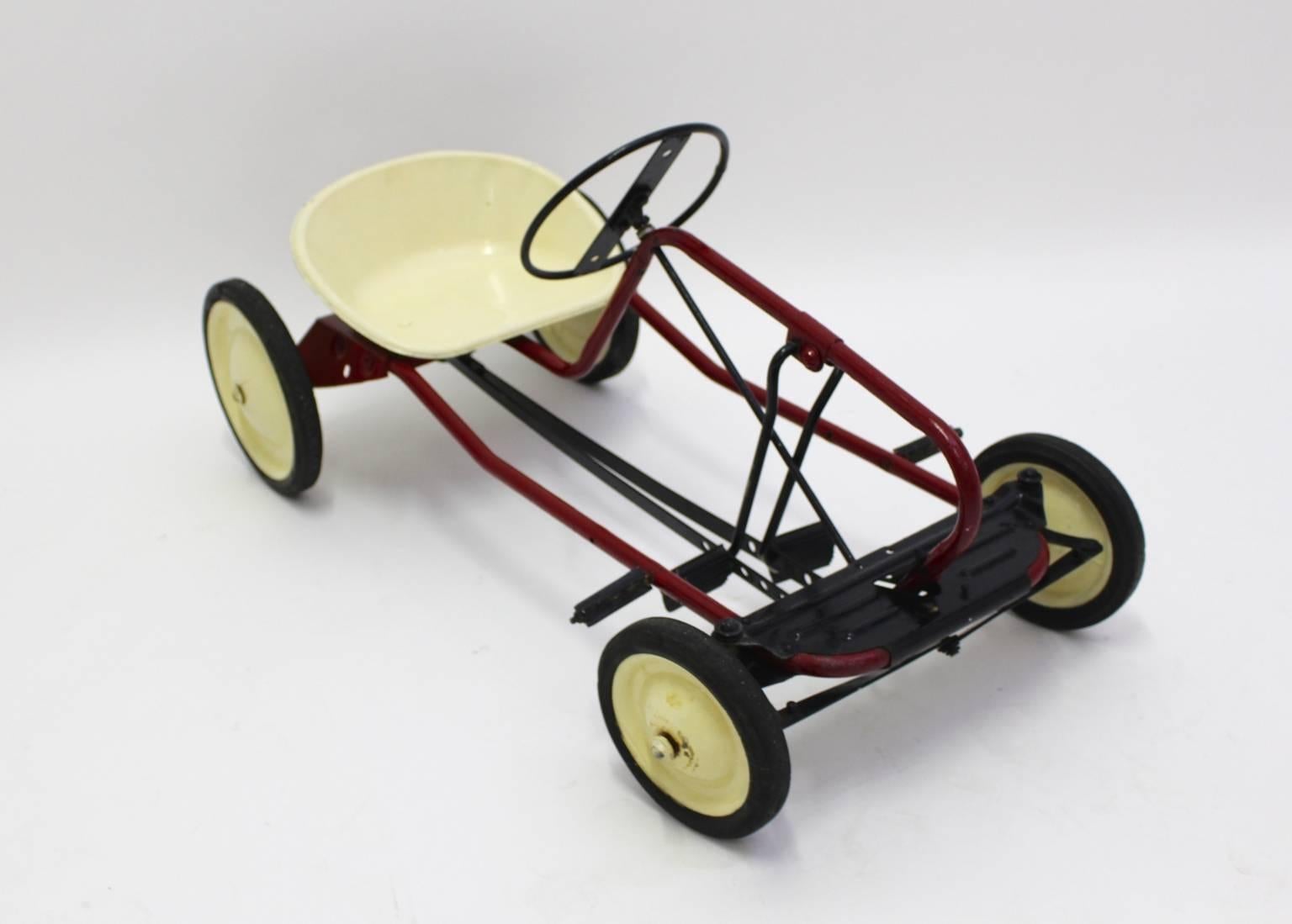 Rotes Vintage-Spielzeug-Pedalwagen fr Kinder, Mid-Century Modern, 1950er Jahre (Moderne der Mitte des Jahrhunderts) im Angebot