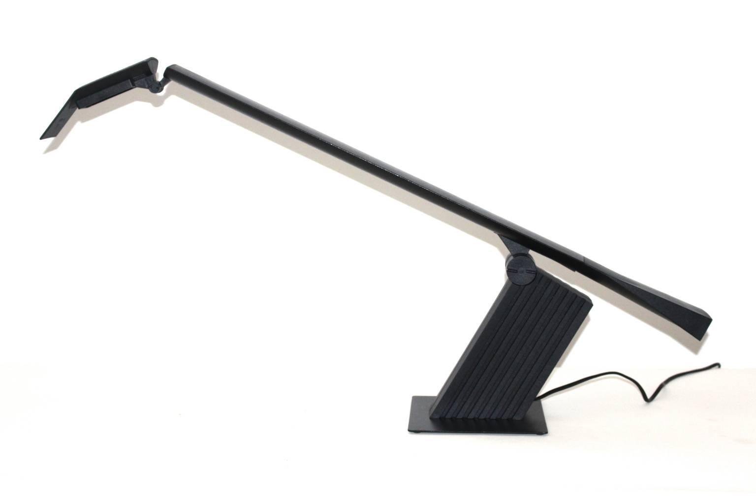 Modernist vintage black lacquered desk or architect lamp designed by Hans Von Klier 1980s and produced by Bilumen, Italy.
Stamped with company´s name Bilumen
The materials are plastic and metal. Furthermore the desk lamp lights with one halogen bulb