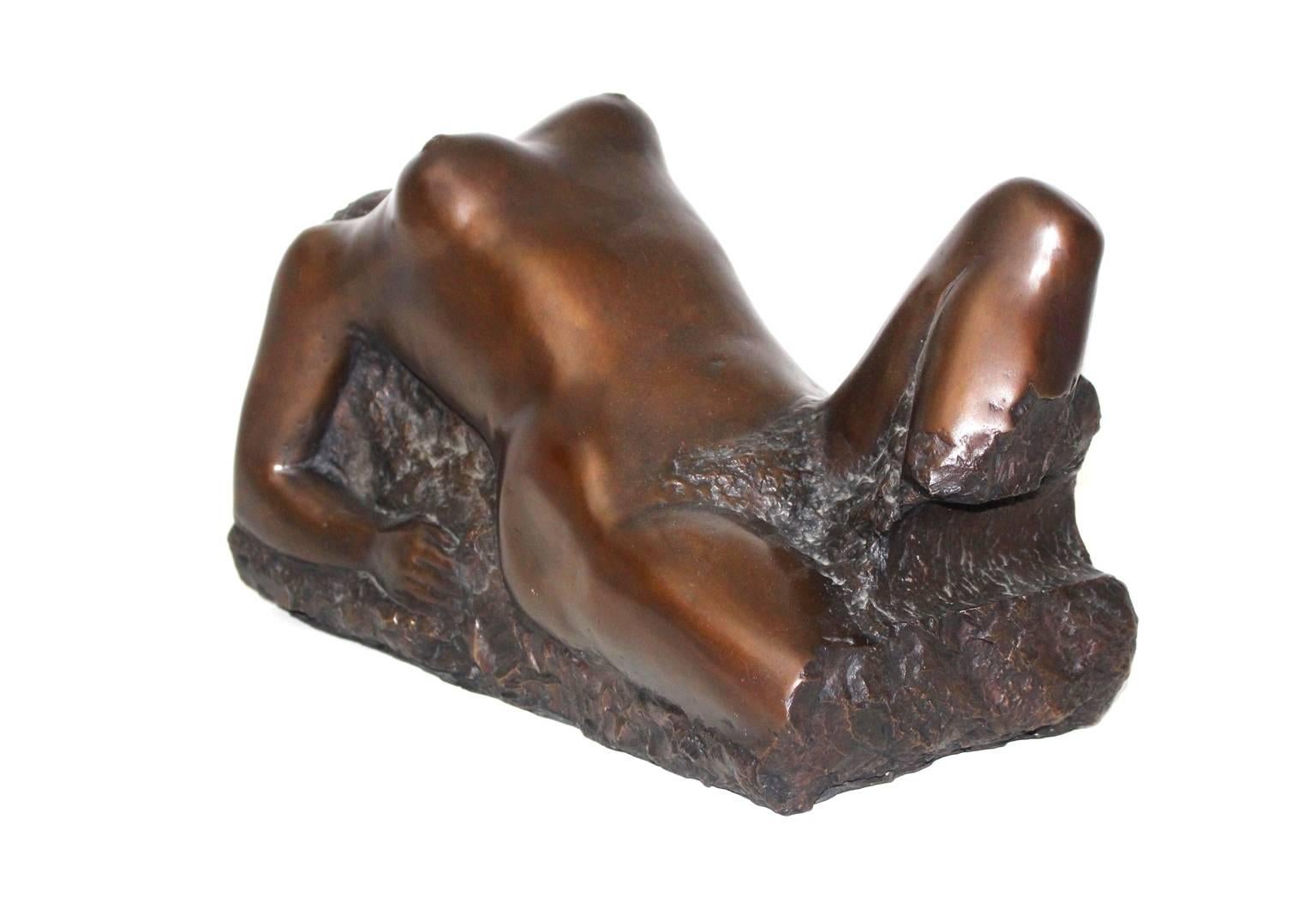 Torso femenino modernista hecho a mano por el escultor Oskar Bottoli 1980 Austria.
Un hermoso y expresivo torso femenino de bronce patinado.
Oskar Bottoli (16.11.1921 Viena - 19.9.1995 Viena)
Oskar Bottoli  estudió de 1945 a 1953 como primer alumno
