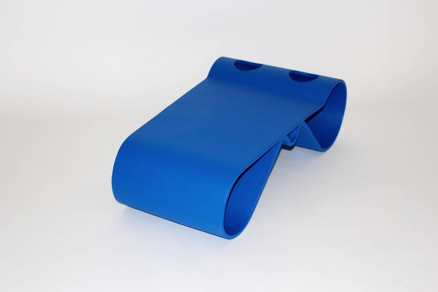 Ciment Table basse Loop moderne en ciment bleu Willy Guhl, 1995, Suisse en vente