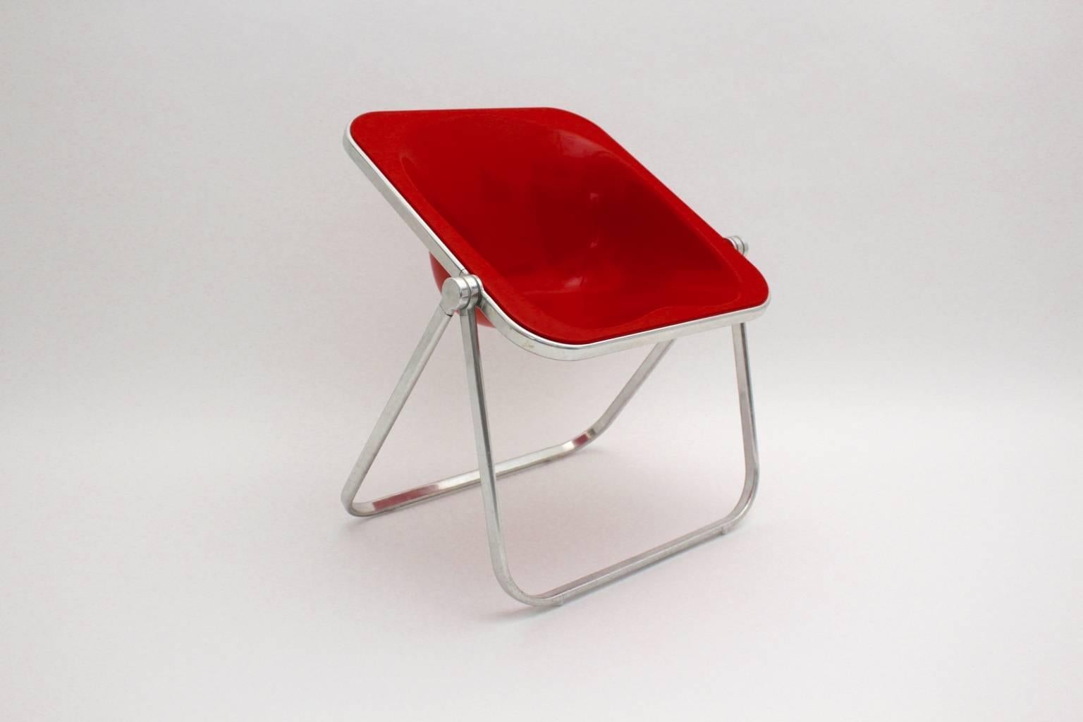 Giancarlo Piretti Space Age red foldable plastic vintage armchair which is executed by Castelli, Italy.
This joyful foldable chair model Plona in a powerful red color comes from an early production and shows very good condition with minor scratches