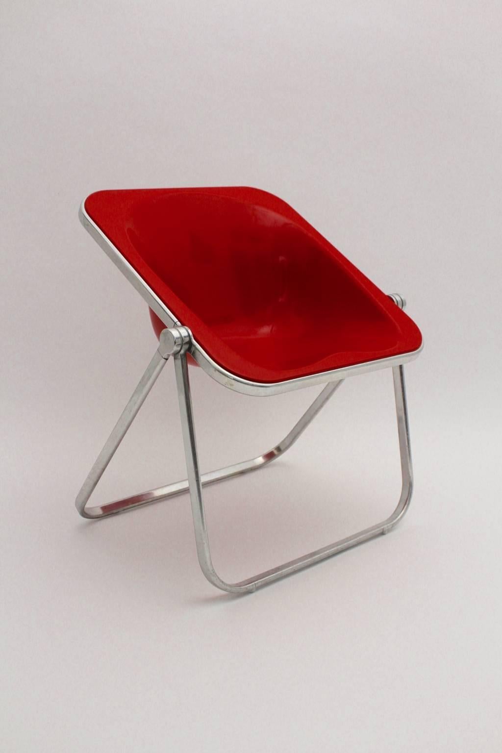 Ère spatiale Fauteuil vintage en plastique rouge de l'ère spatiale Giancarlo Piretti Plona 1969, Italie en vente
