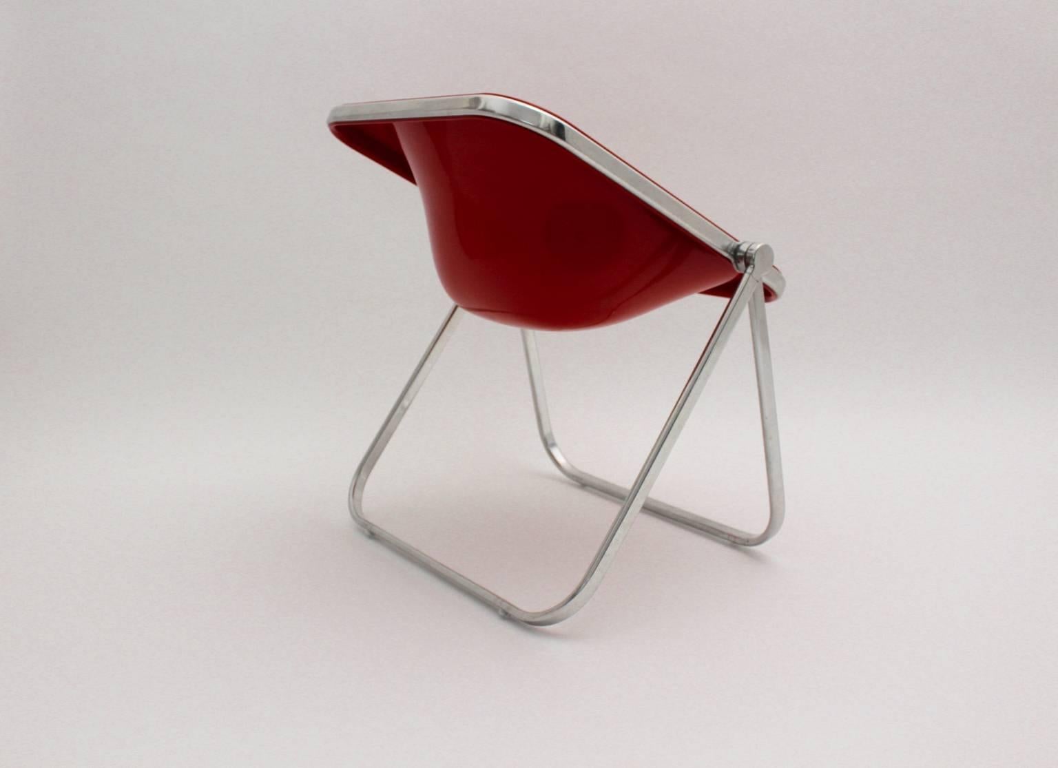 20ième siècle Fauteuil vintage en plastique rouge de l'ère spatiale Giancarlo Piretti Plona 1969, Italie en vente