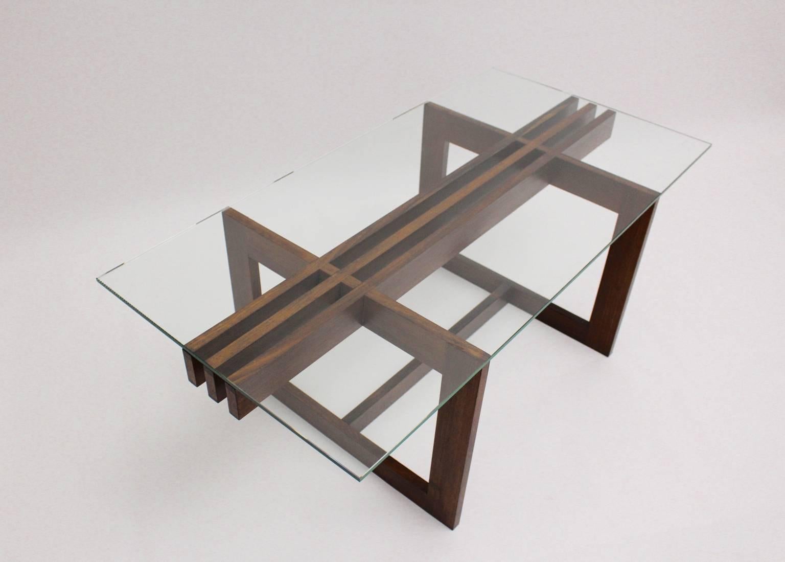  Scandinavian Modern vintage teak coffee table, which shows a geometric base construction with a clear glass top ( thickness 0.39 in ).
All measures are approximate.
