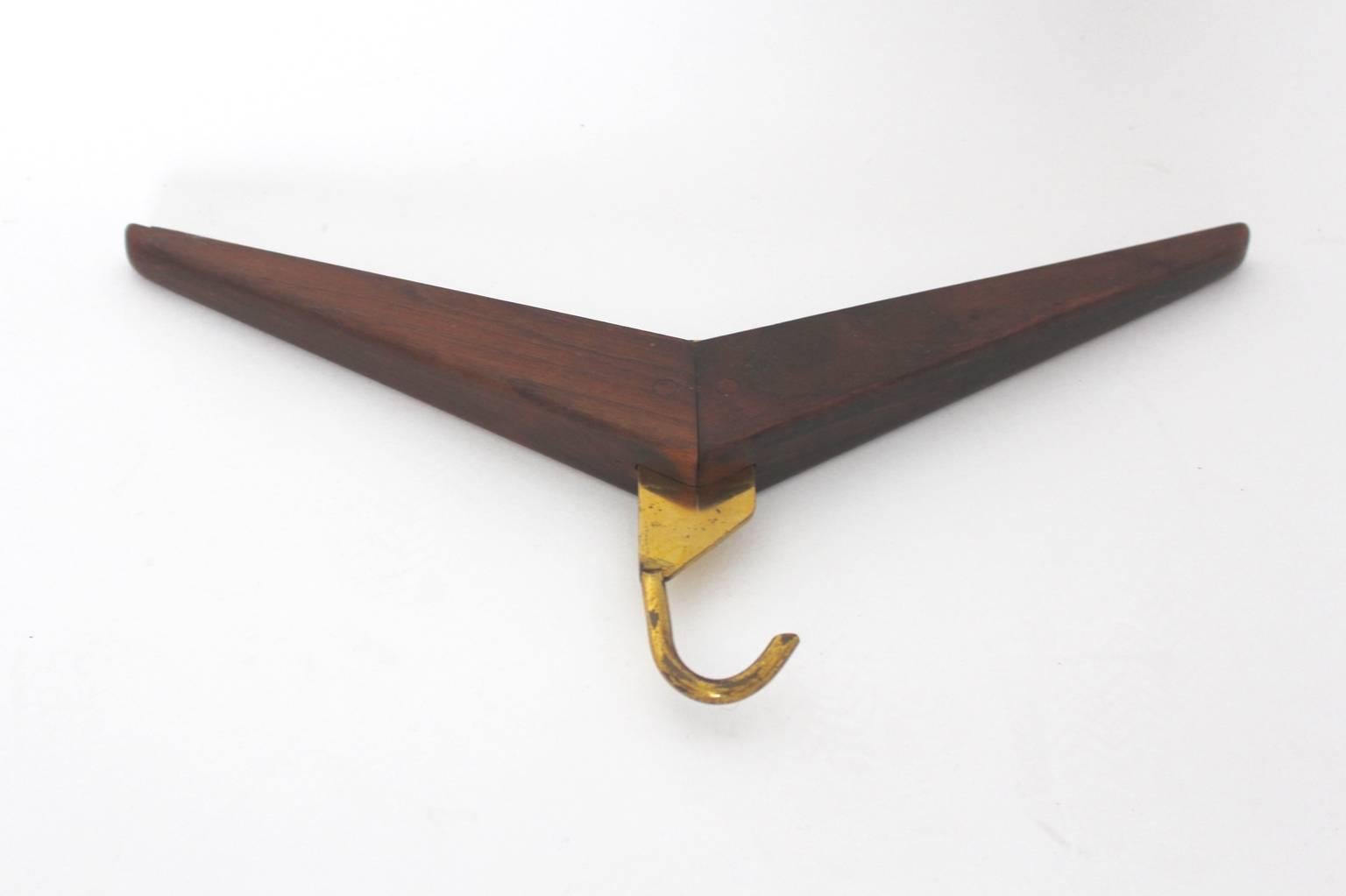 Mid Century Modern Vintage Walnut and Brass Cloth Hanger, Italy, circa 1960 In Good Condition For Sale In Vienna, AT