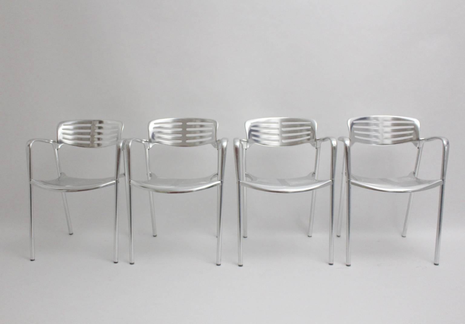 Moderne moderne Aluminium-Stapelstühle Gartenstühle Esszimmerstühle Jorge Pensi 1980er Jahre (Spanisch) im Angebot