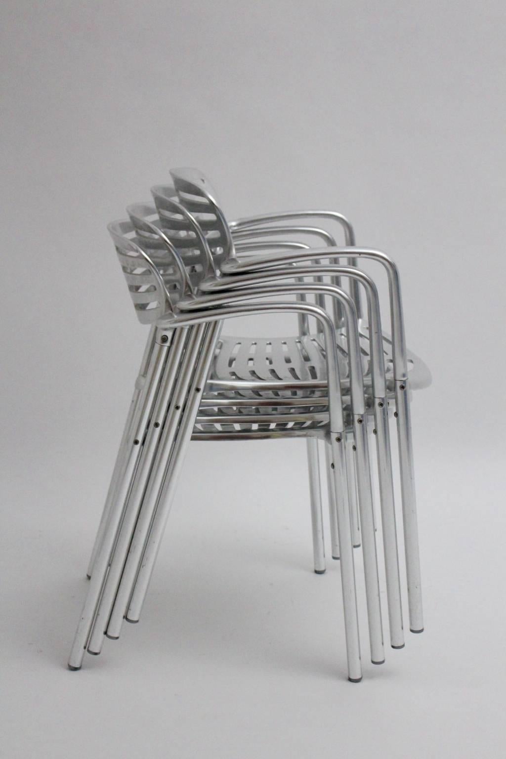 Moderne moderne Aluminium-Stapelstühle Gartenstühle Esszimmerstühle Jorge Pensi 1980er Jahre (20. Jahrhundert) im Angebot
