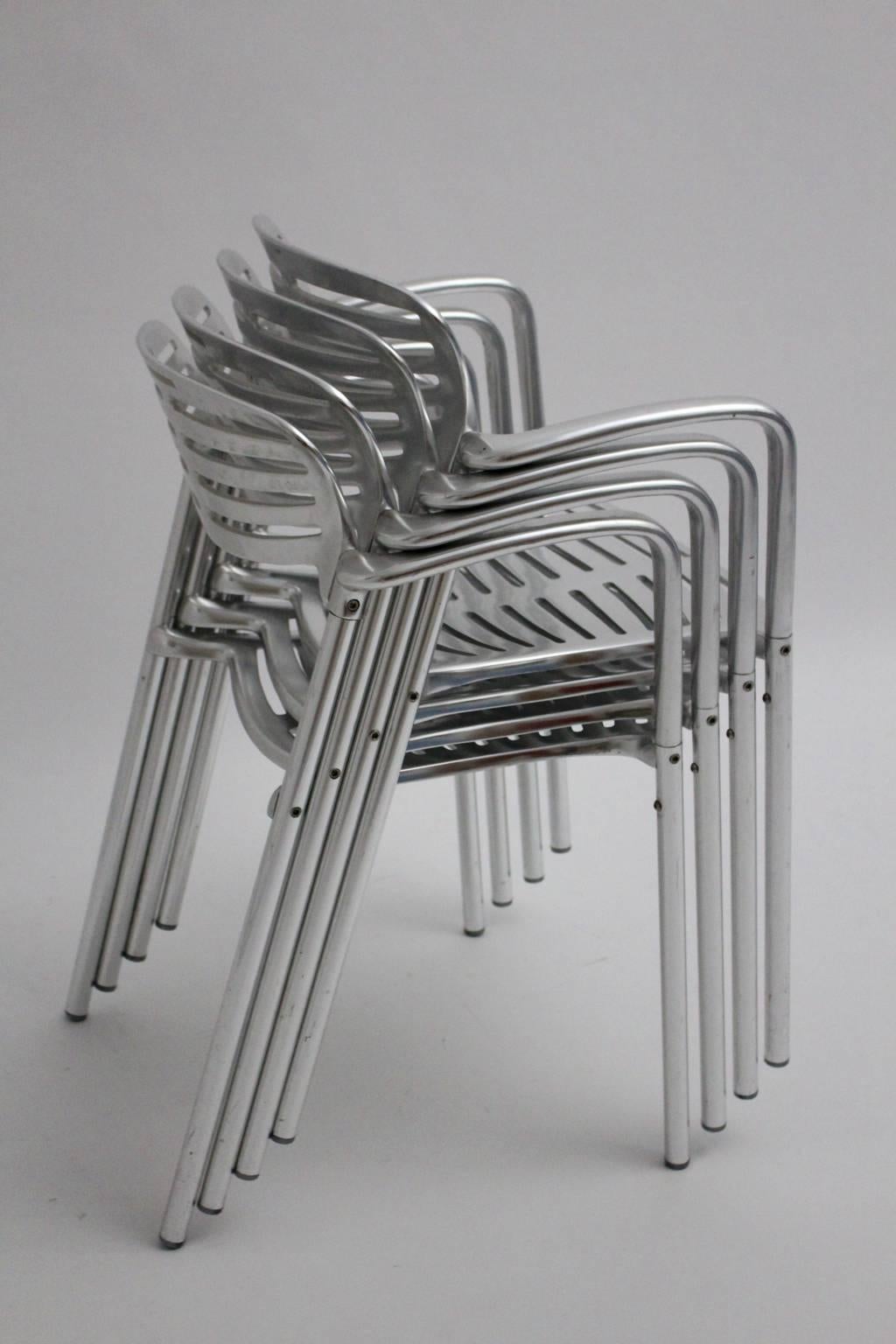 Moderne moderne Aluminium-Stapelstühle Gartenstühle Esszimmerstühle Jorge Pensi 1980er Jahre im Angebot 1