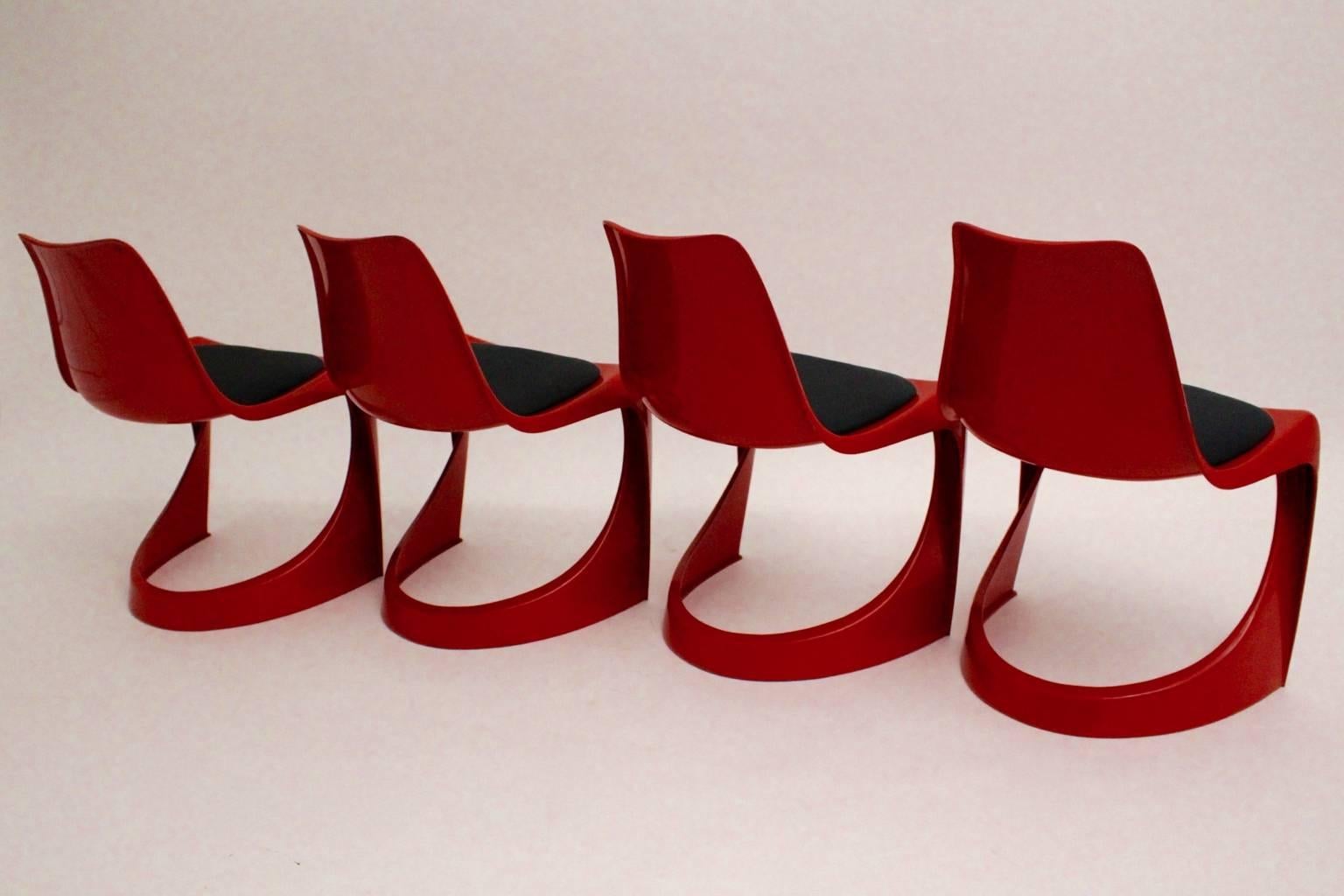 Tissu Chaises de salle à manger vintage en plastique rouge A Space Steens Ostergaard Steen, 1966, Danemark en vente