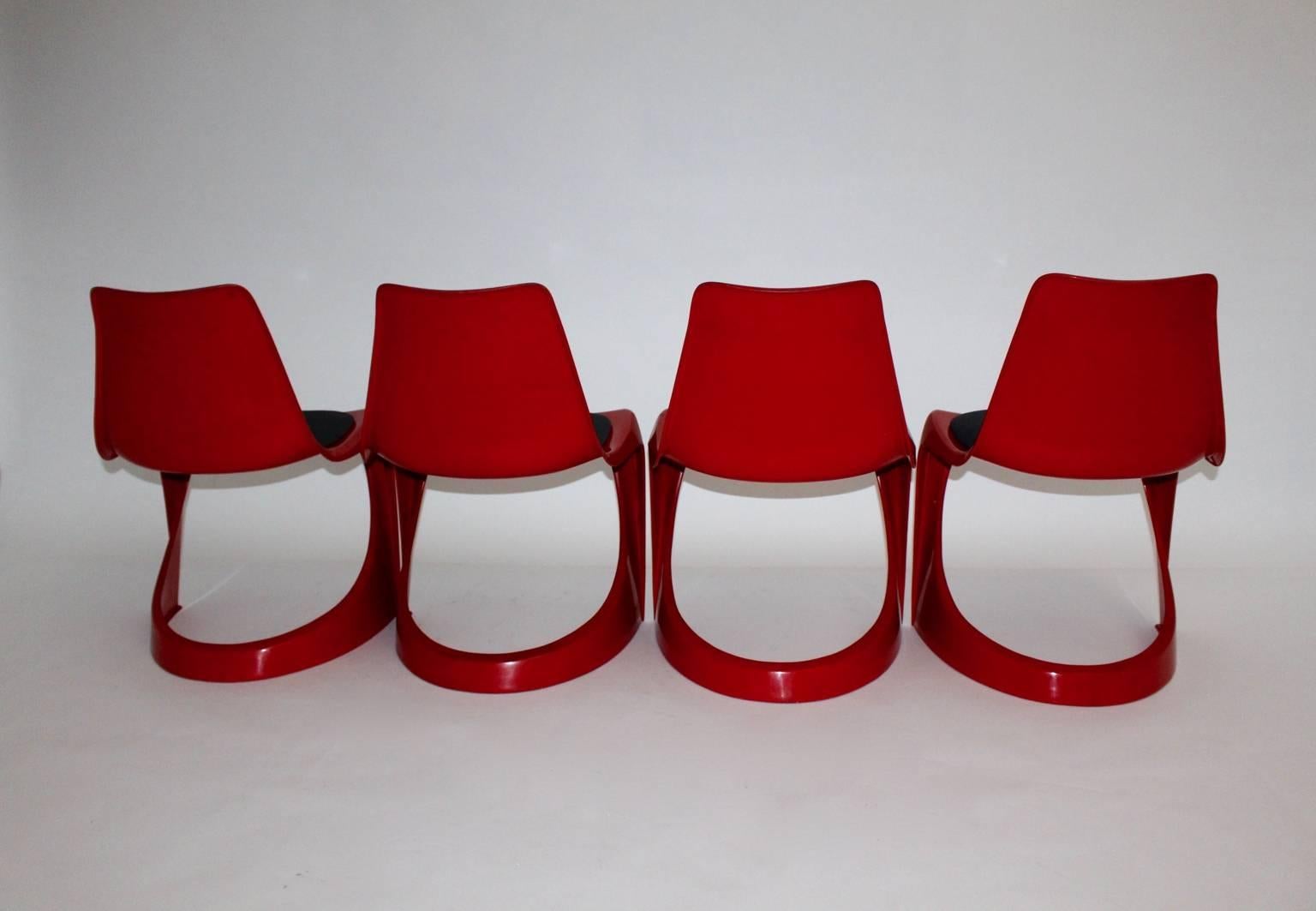 Chaises de salle à manger vintage en plastique rouge A Space Steens Ostergaard Steen, 1966, Danemark en vente 1