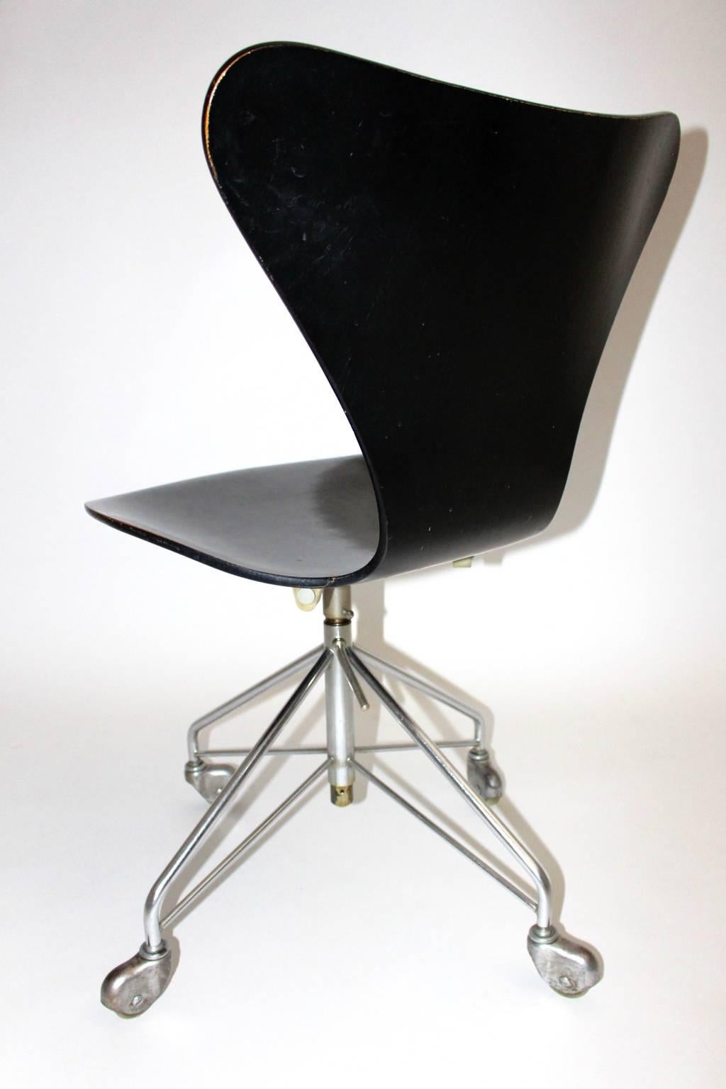 Danish Mid Century Modern Vintage Black Office Chair by Arne Jacobsen 1950s, Denmark For Sale