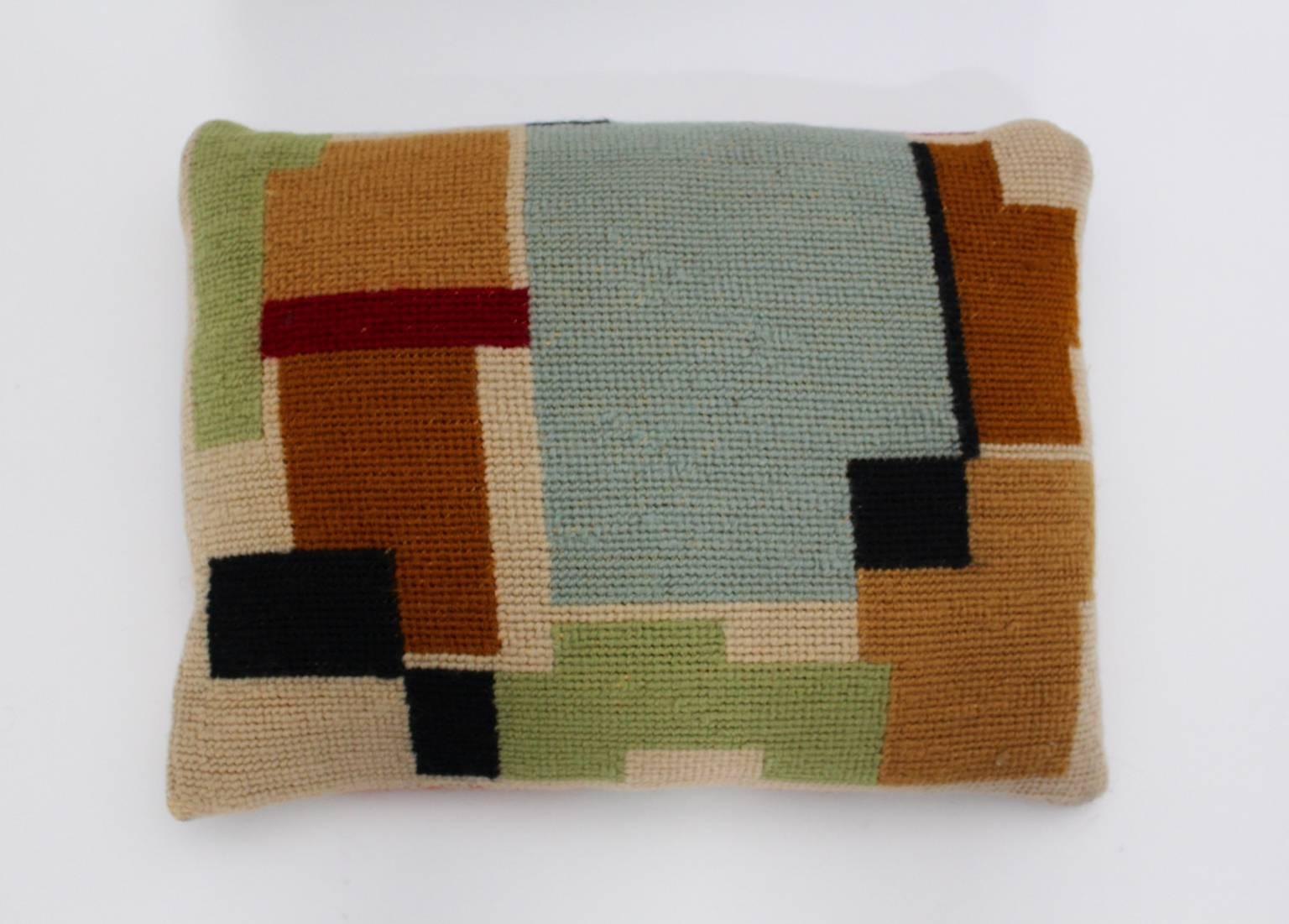 Laine Coussin en laine brodé à la main de style Bauhaus avec motif géométrique, années 1920 en vente