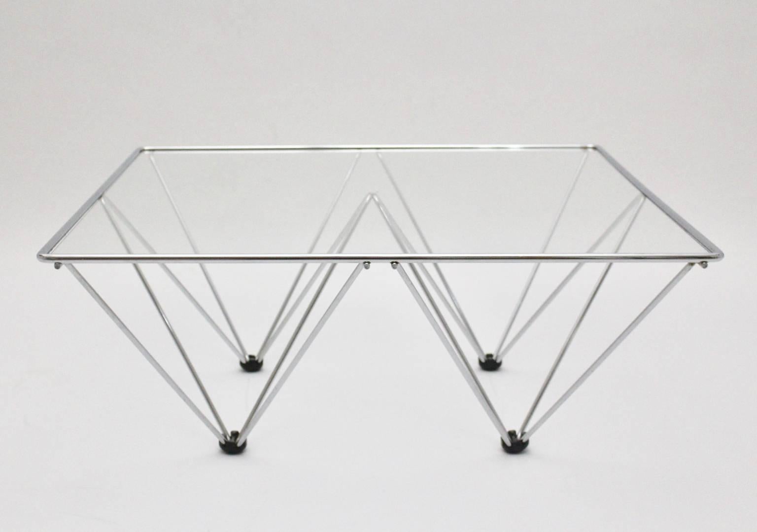 The frame of the coffee table is made of chromed tube steel shaped in square form with black plastic sabots.
A clear glass top with no spots created a lightweight, elegance appearance.

The condition is very good and the coffee table is ready to