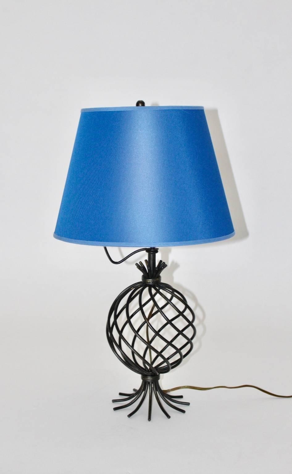Mid-Century Modern Vintage Metal Table Lamp, France, 1950 In Good Condition For Sale In Vienna, AT