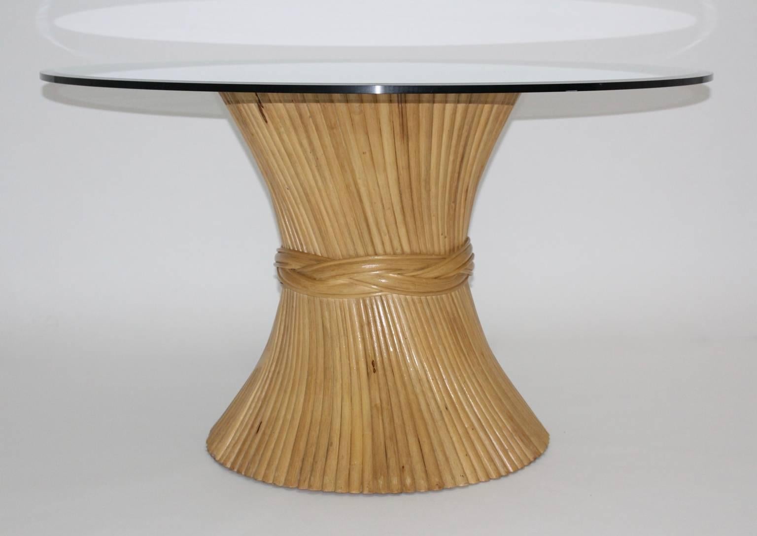 Organic vintage sheaf of wheat bamboo dining table or center table by Mc Guire circa 1970 United States.
Inspired by nature the table shows an organic shape like a sheaf of wheat tapered with a band.
Beautiful as a center table in your anteroom or