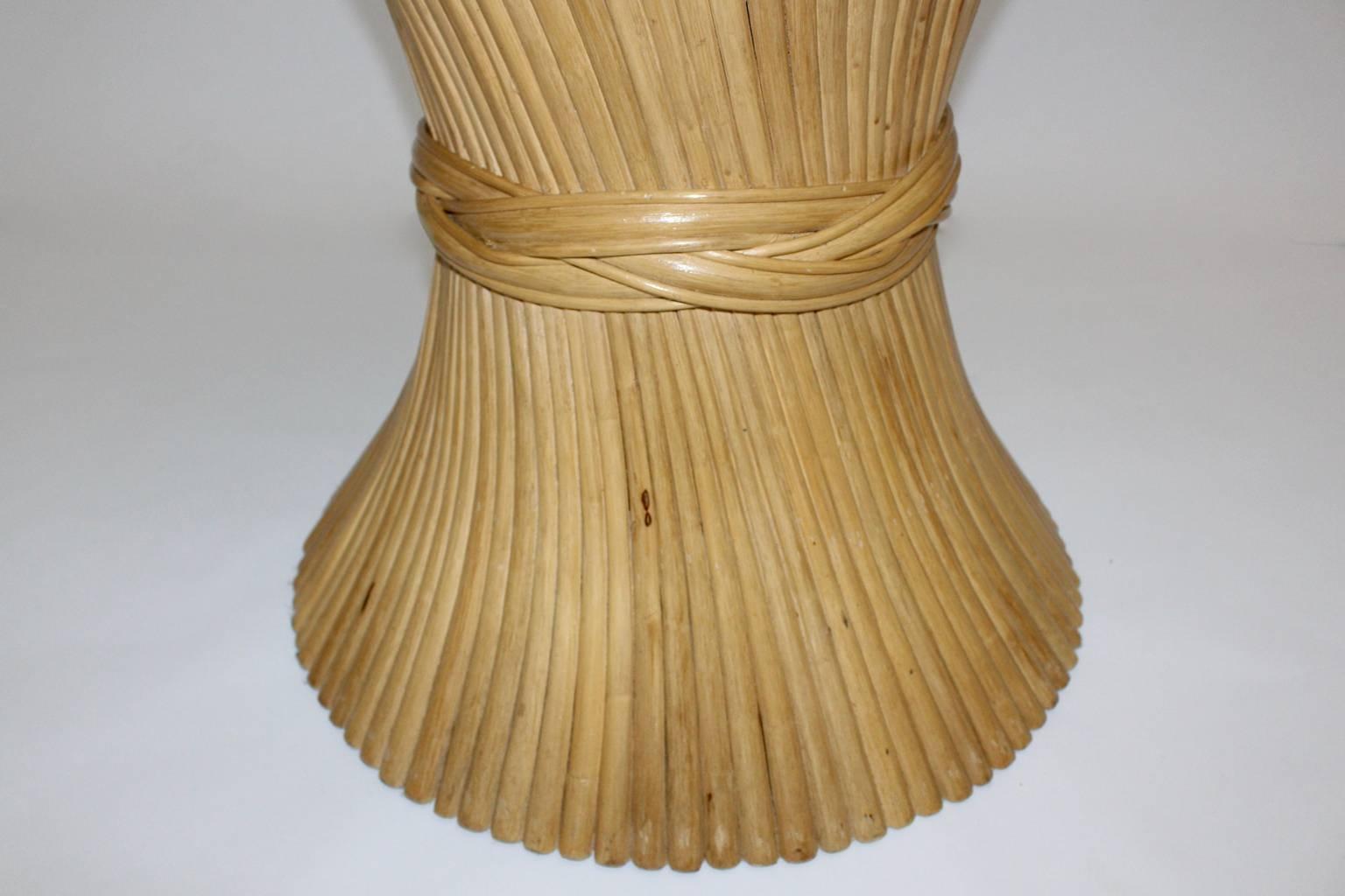 Esstisch aus Bambus im Vintage-Stil mit Weizengarbe Mc Guire, Mc Guire, um 1970  im Angebot 2