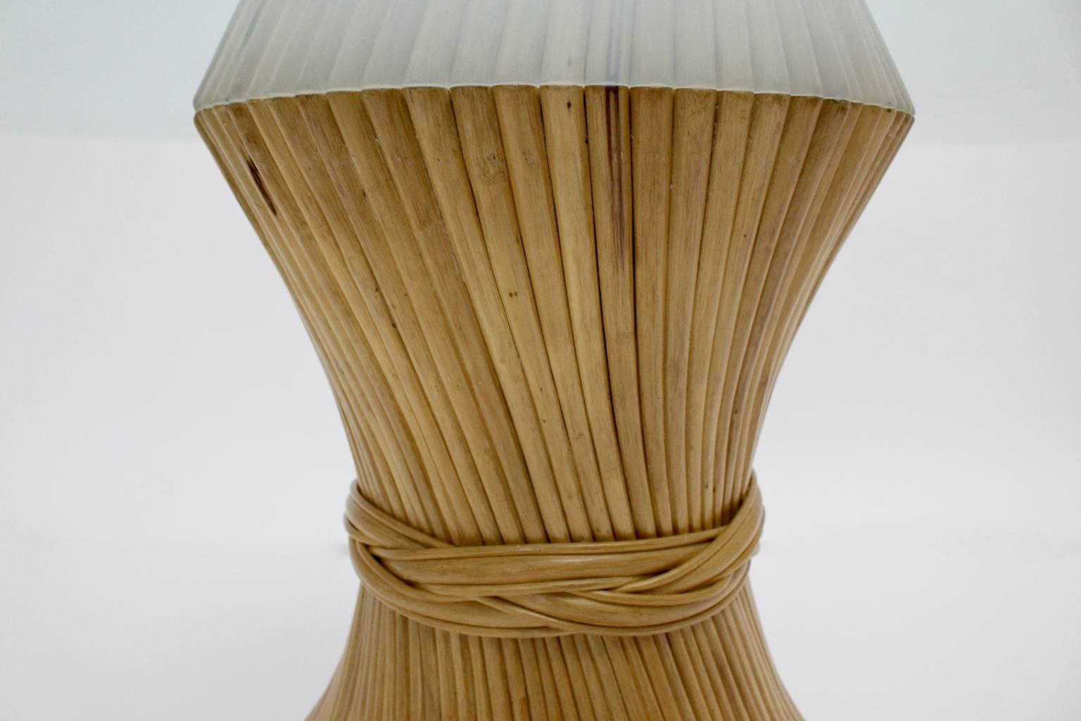 Esstisch aus Bambus im Vintage-Stil mit Weizengarbe Mc Guire, Mc Guire, um 1970  im Angebot 3