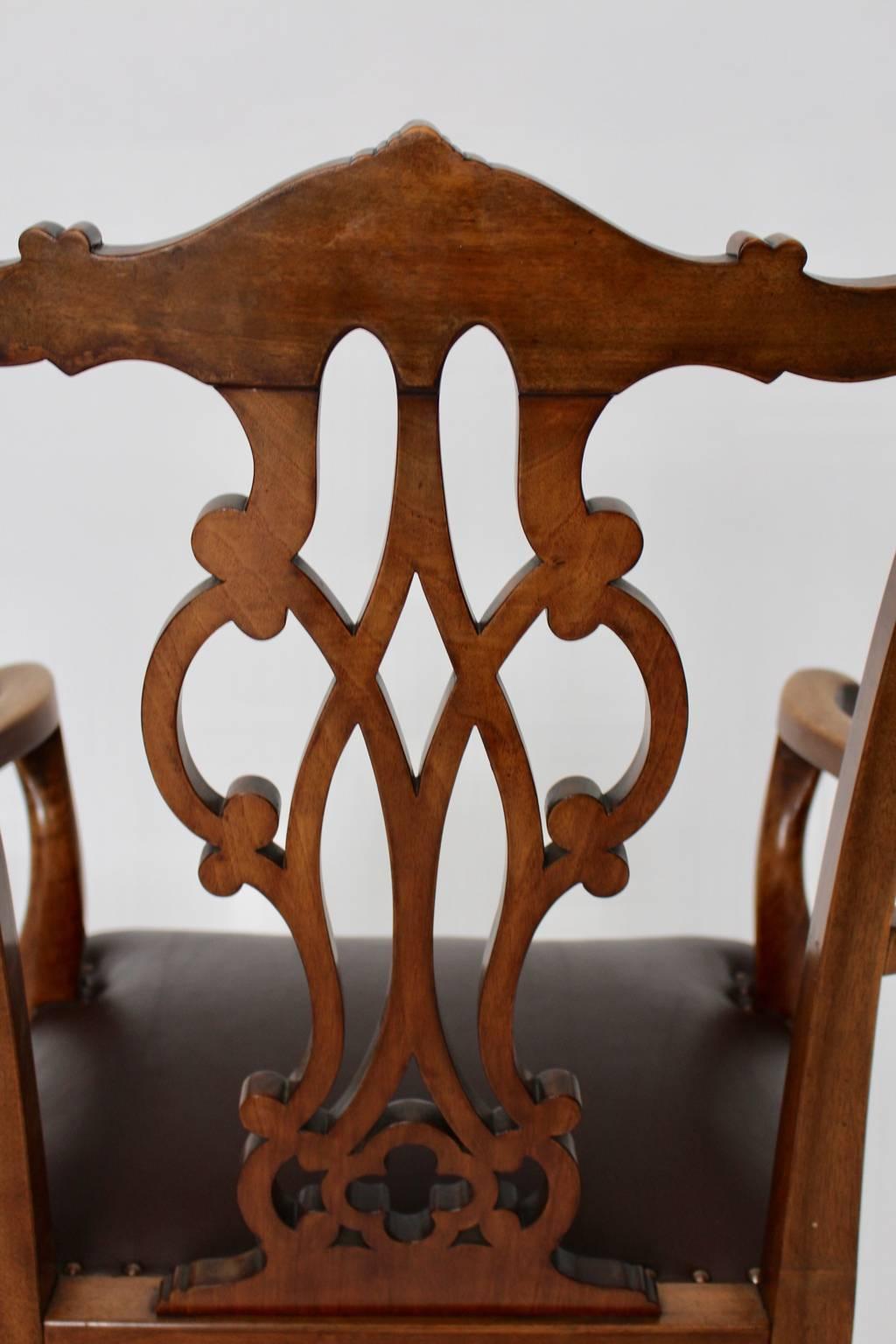 Vintage-Sessel aus Nussbaumholz im Chippendale-Stil im Art déco-Stil, um 1920 (Leder) im Angebot