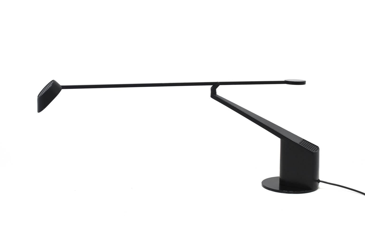 Moderno Lampada da scrivania modernista in metallo nero vintage Ala di Rodolfo Bonetto, Italia, 1983 in vendita