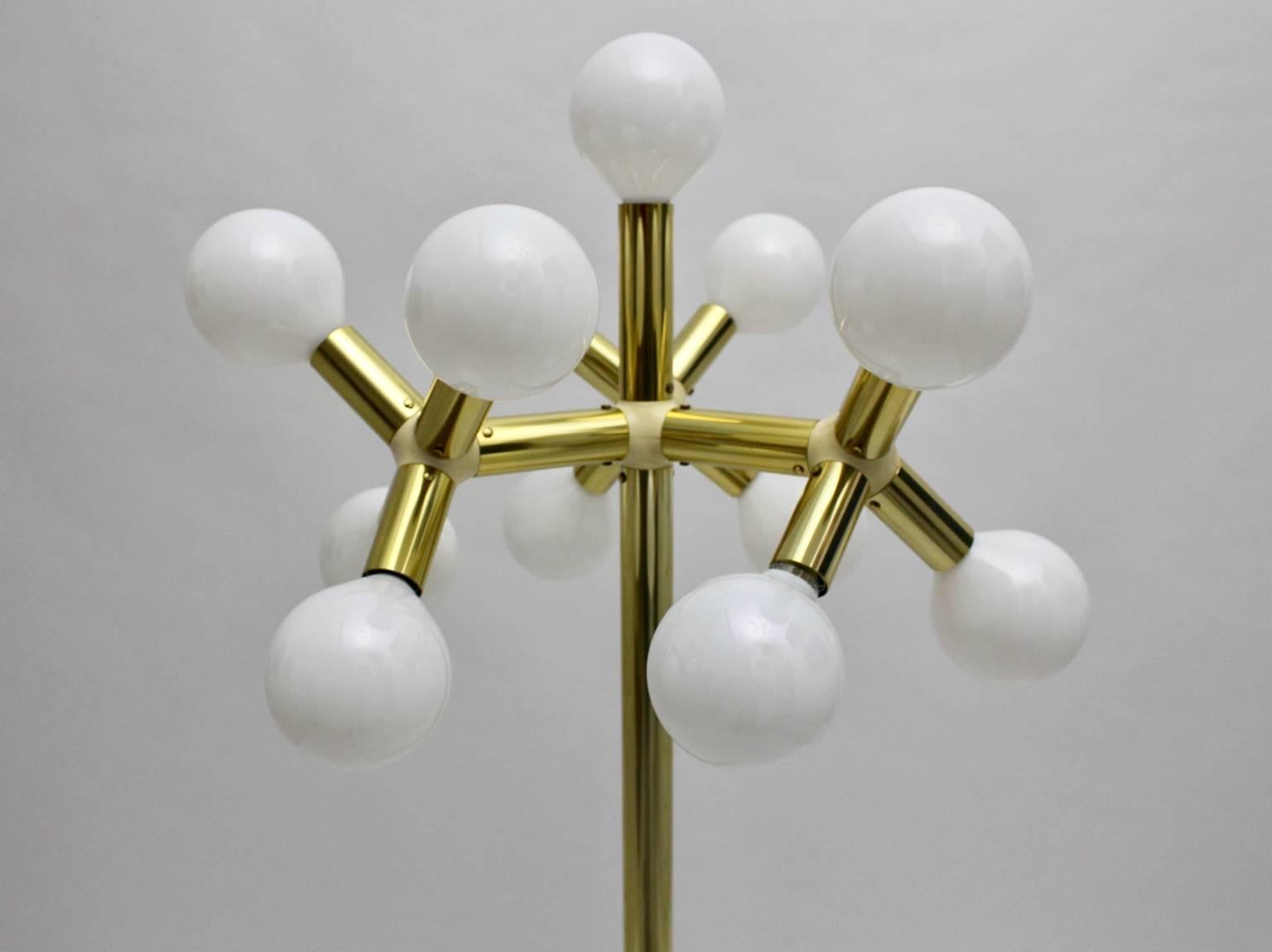Atomische Stehlampe aus Messing von Trix & Robert Haussmann, 1960er Jahre, Schweiz (Schweizerisch) im Angebot