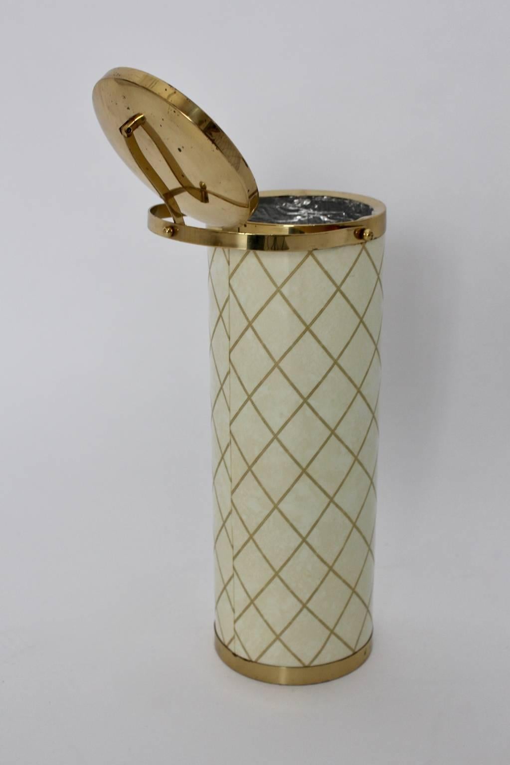 Mid Century Modern Ivory Colored Wine Cooler, Italy, 1950 In Good Condition For Sale In Vienna, AT