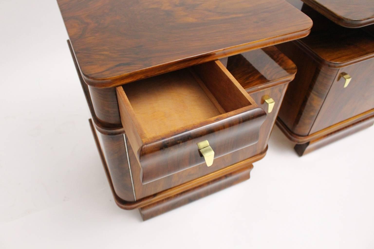 Art Deco Vintage Brown Walnut Nightstands or Small Chests Austria, 1930s In Good Condition In Vienna, AT