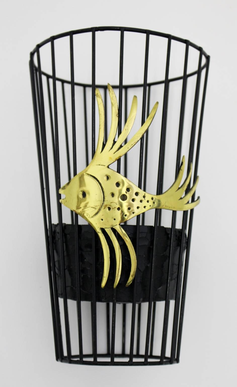 Mid Century Modern Black Metal Brass Umbrella Stand Walter Bosse, Österreich, 1960er Jahre (Österreichisch) im Angebot