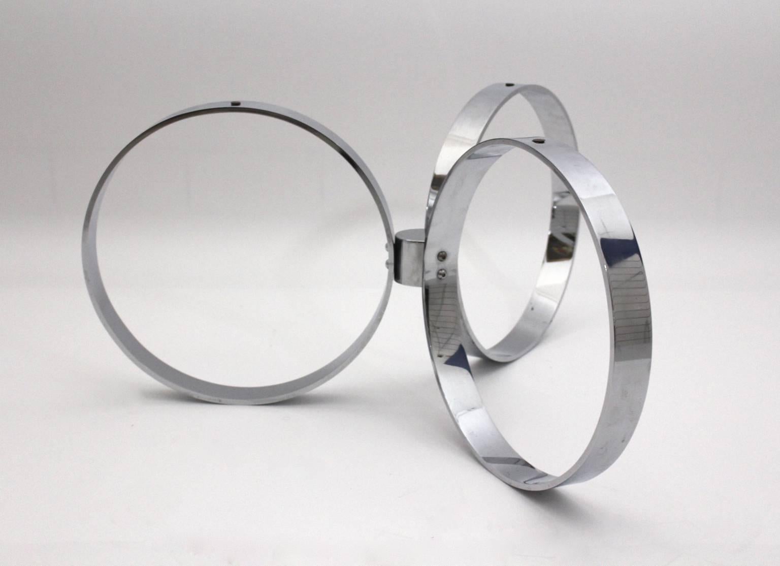 Verchromter modernistischer Vintage-Couchtisch mit drei Ringen, 1970er Jahre (Metall) im Angebot