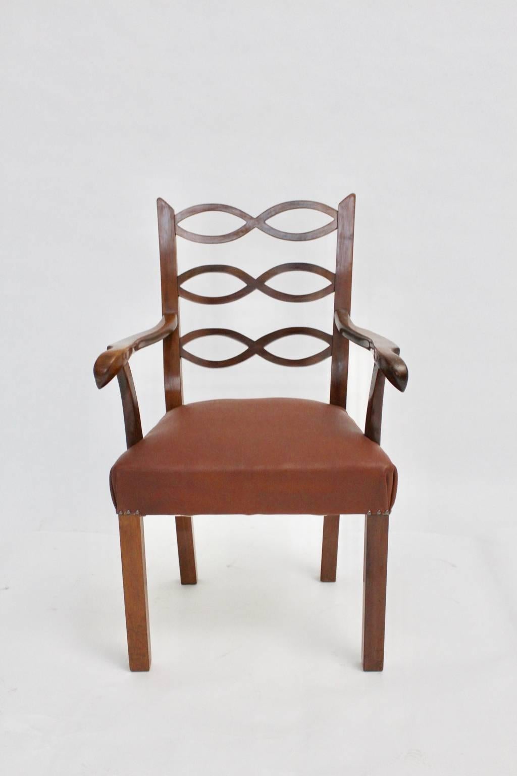 Vintage-Sessel aus Nussbaumholz aus der Art-déco-Ära von Hugo Gorge Wien, um 1925 im Zustand „Gut“ im Angebot in Vienna, AT