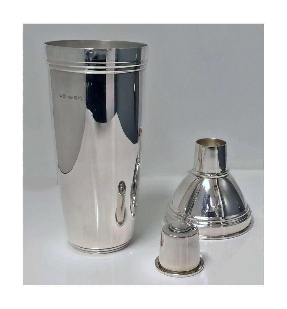English sterling silver cocktail shaker, Martyn Pugh. The handmade shaker of tapered cylindrical form, lower plain section of slight bullet shape with simple moulded upper surround; detachable ribbed conical section and cover conforming in design,
