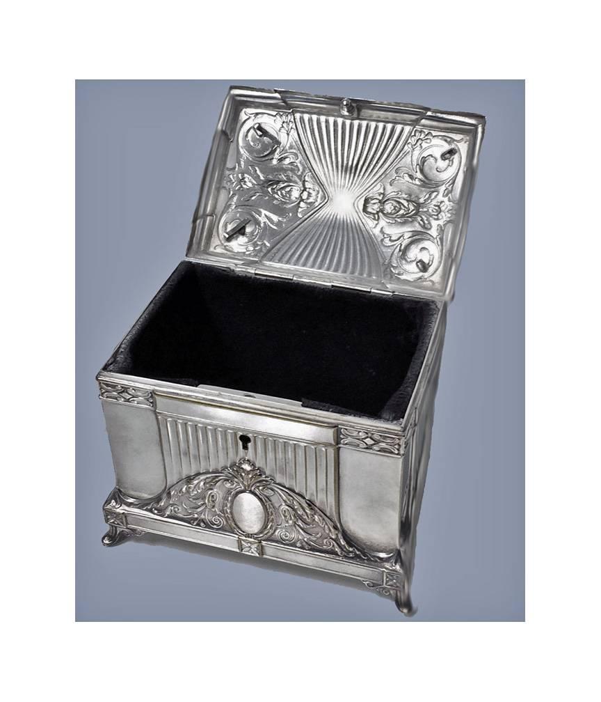 WMF Jugendstil Secessionist Jewelry Box, Germany, circa 1900 In Good Condition In Toronto, Ontario